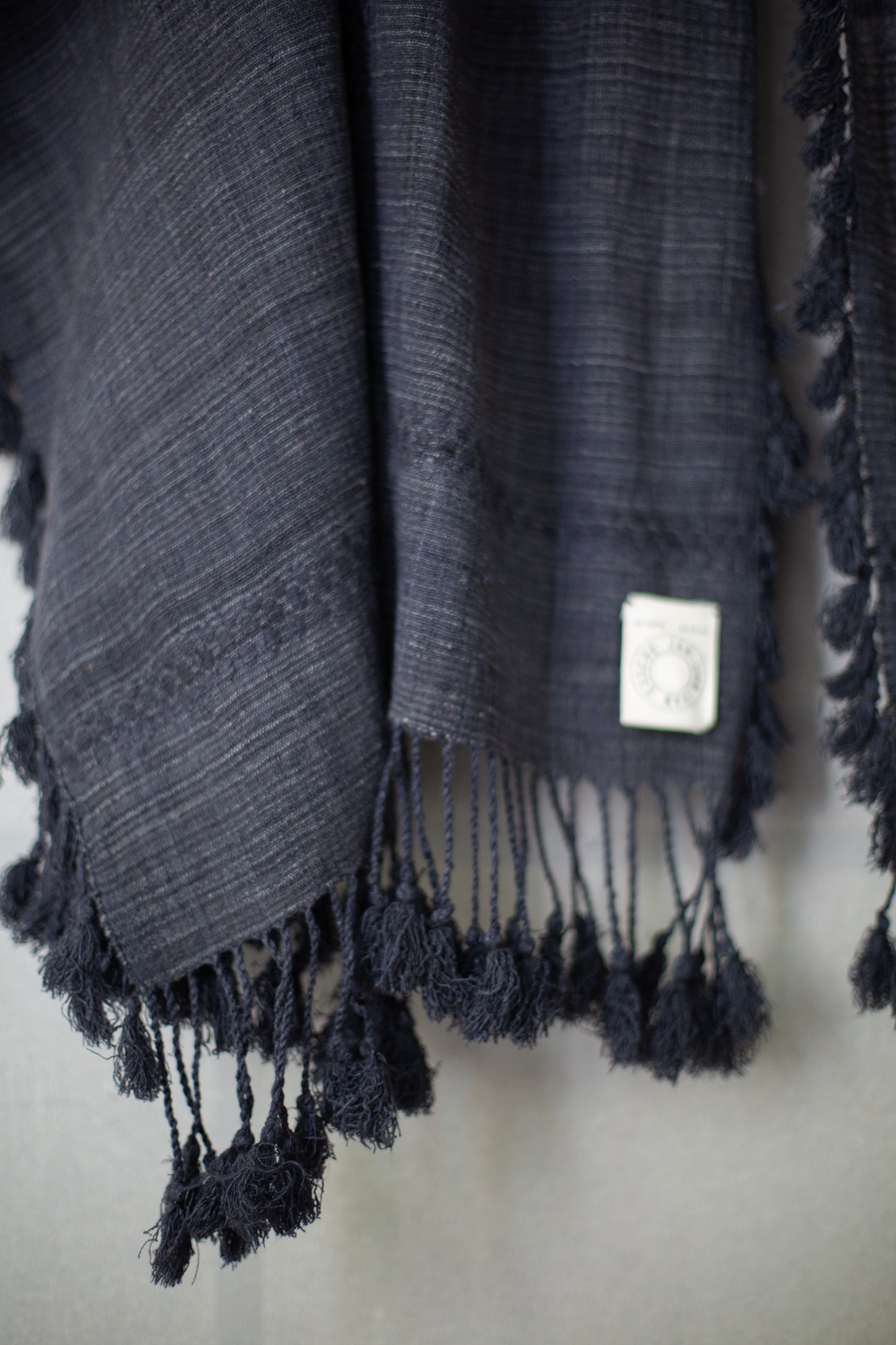 STOLE#1 - HANDWOVEN ERI SILK GREY/NATURAL