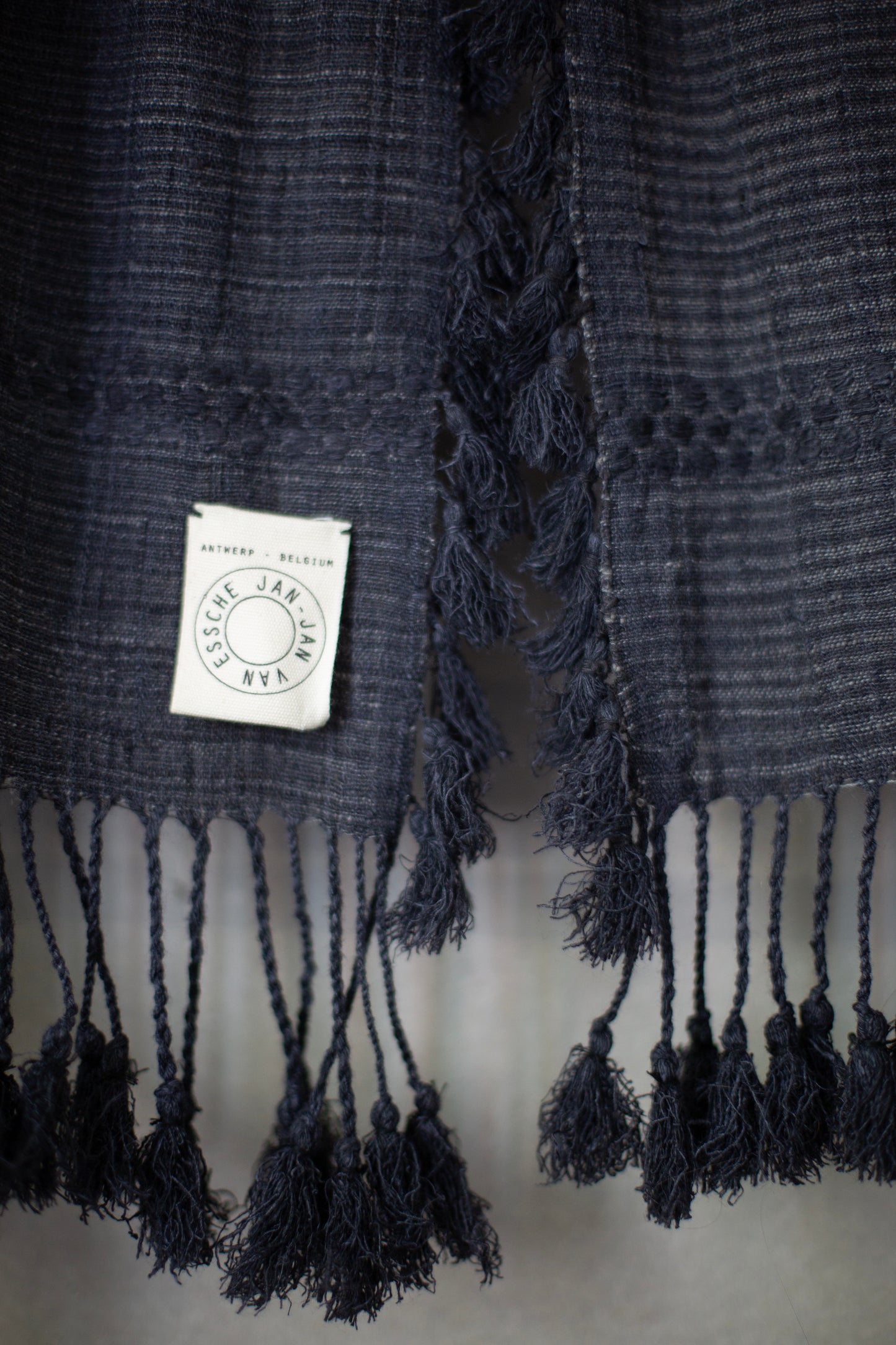 STOLE#1 - HANDWOVEN ERI SILK GREY/NATURAL