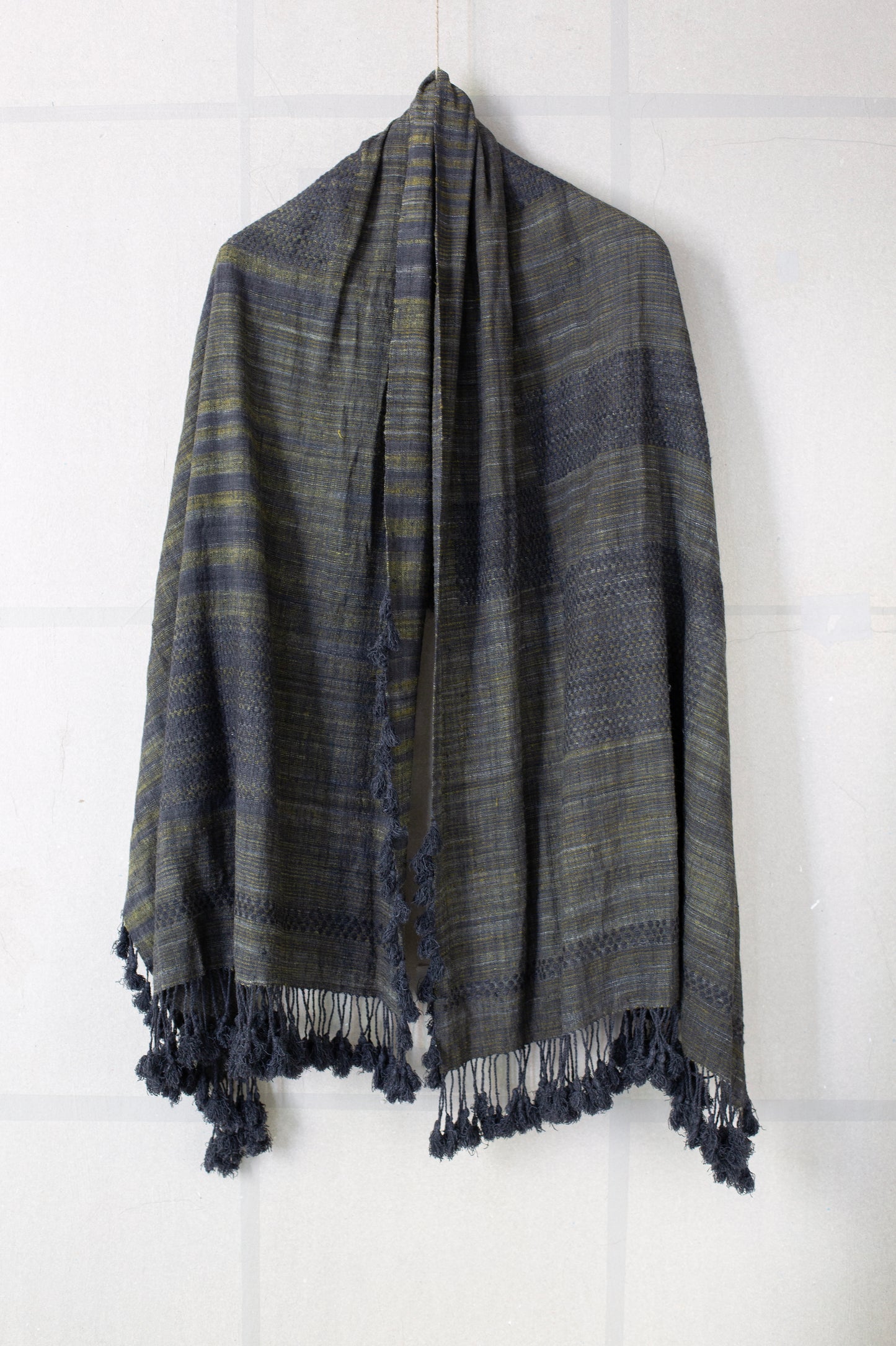 STOLE#1 - HANDWOVEN ERI SILK GREY/GREEN