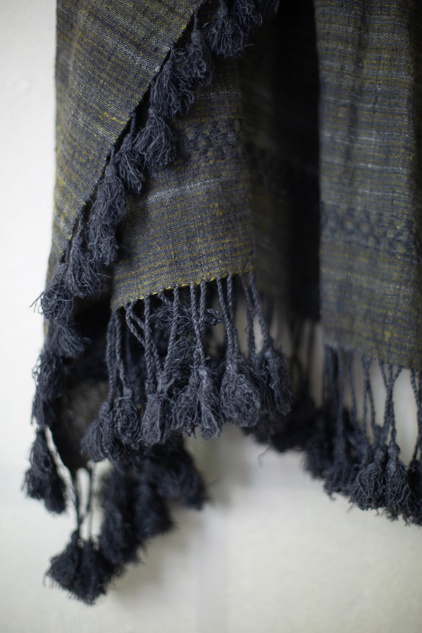 STOLE#1 - HANDWOVEN ERI SILK GREY/GREEN