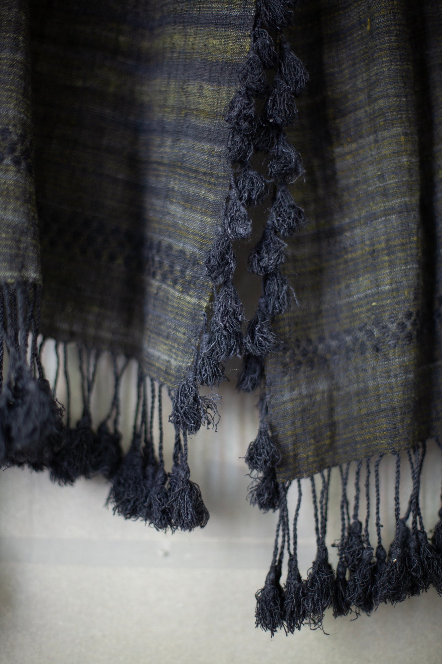 STOLE#1 - HANDWOVEN ERI SILK GREY/GREEN
