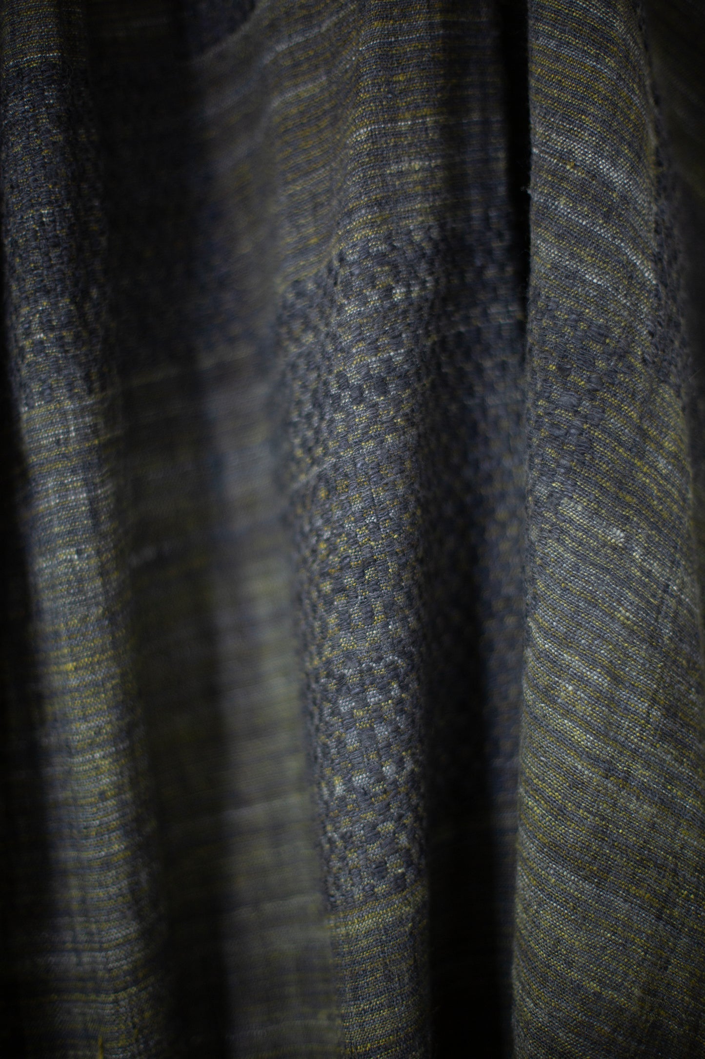 STOLE#1 - HANDWOVEN ERI SILK GREY/GREEN