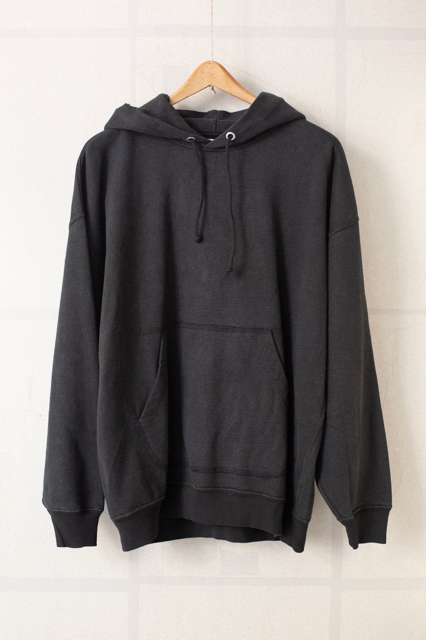 hooded sweatshirt in black organic cotton/hemp sweat