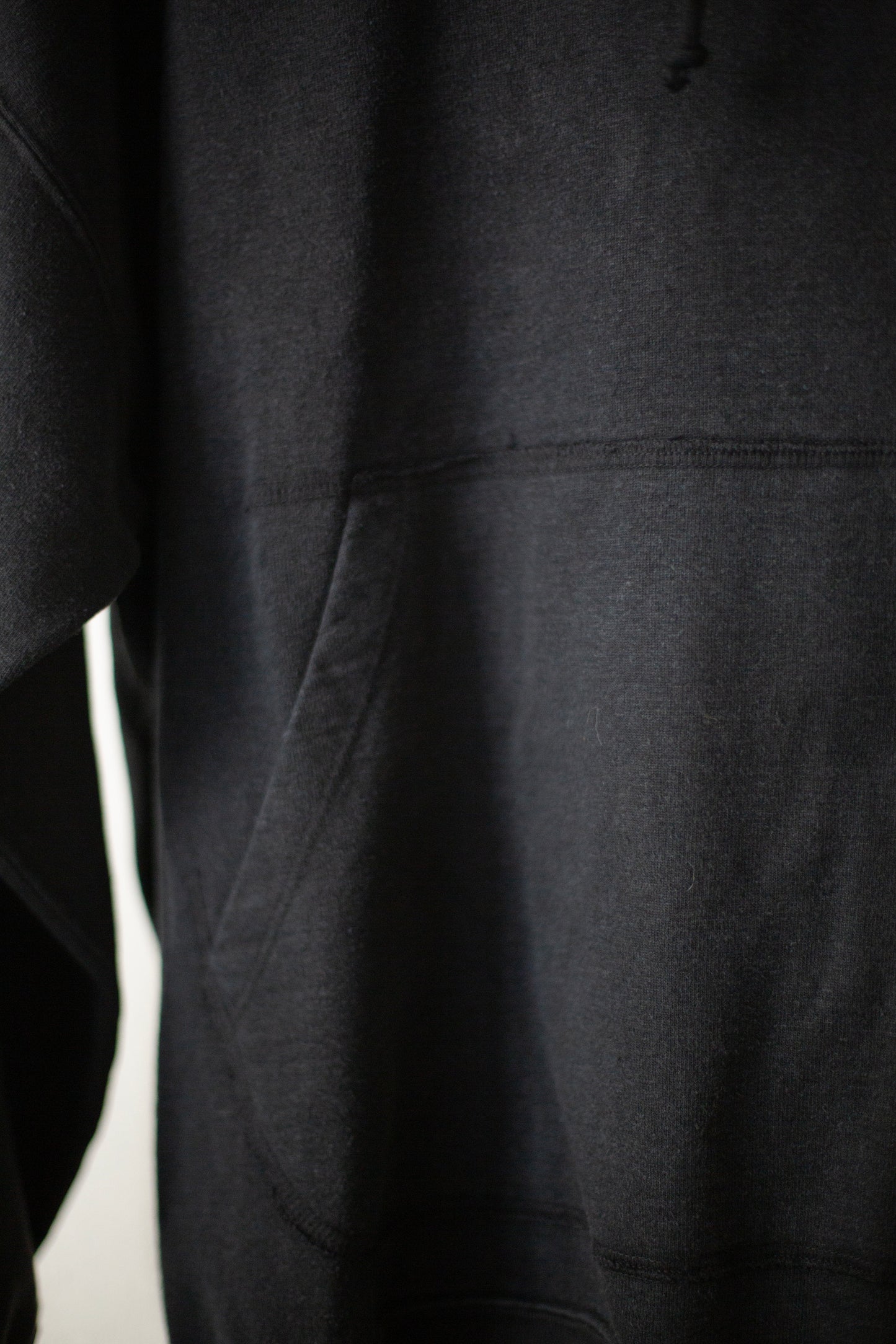 hooded sweatshirt in black organic cotton/hemp sweat