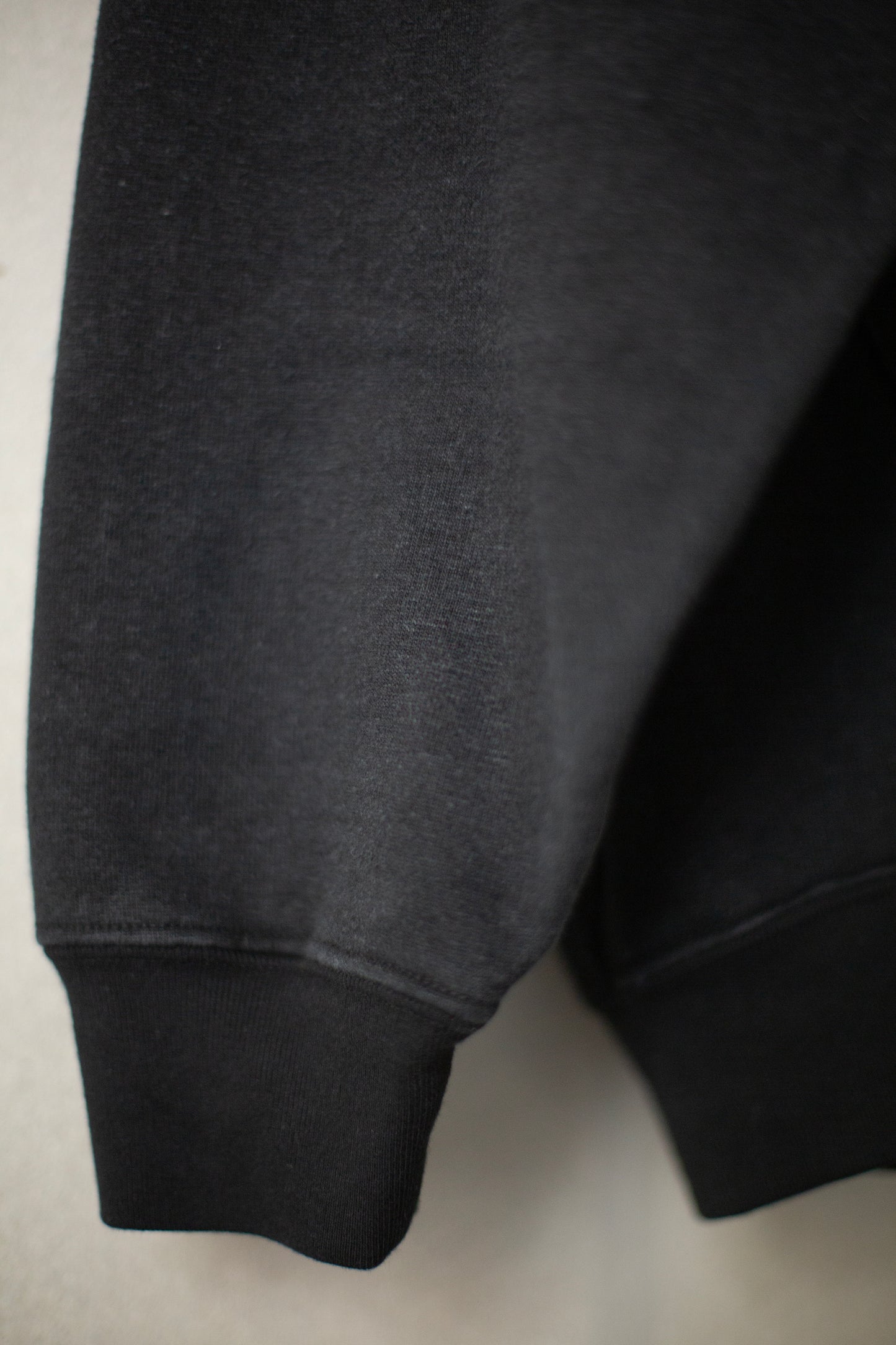 hooded sweatshirt in black organic cotton/hemp sweat