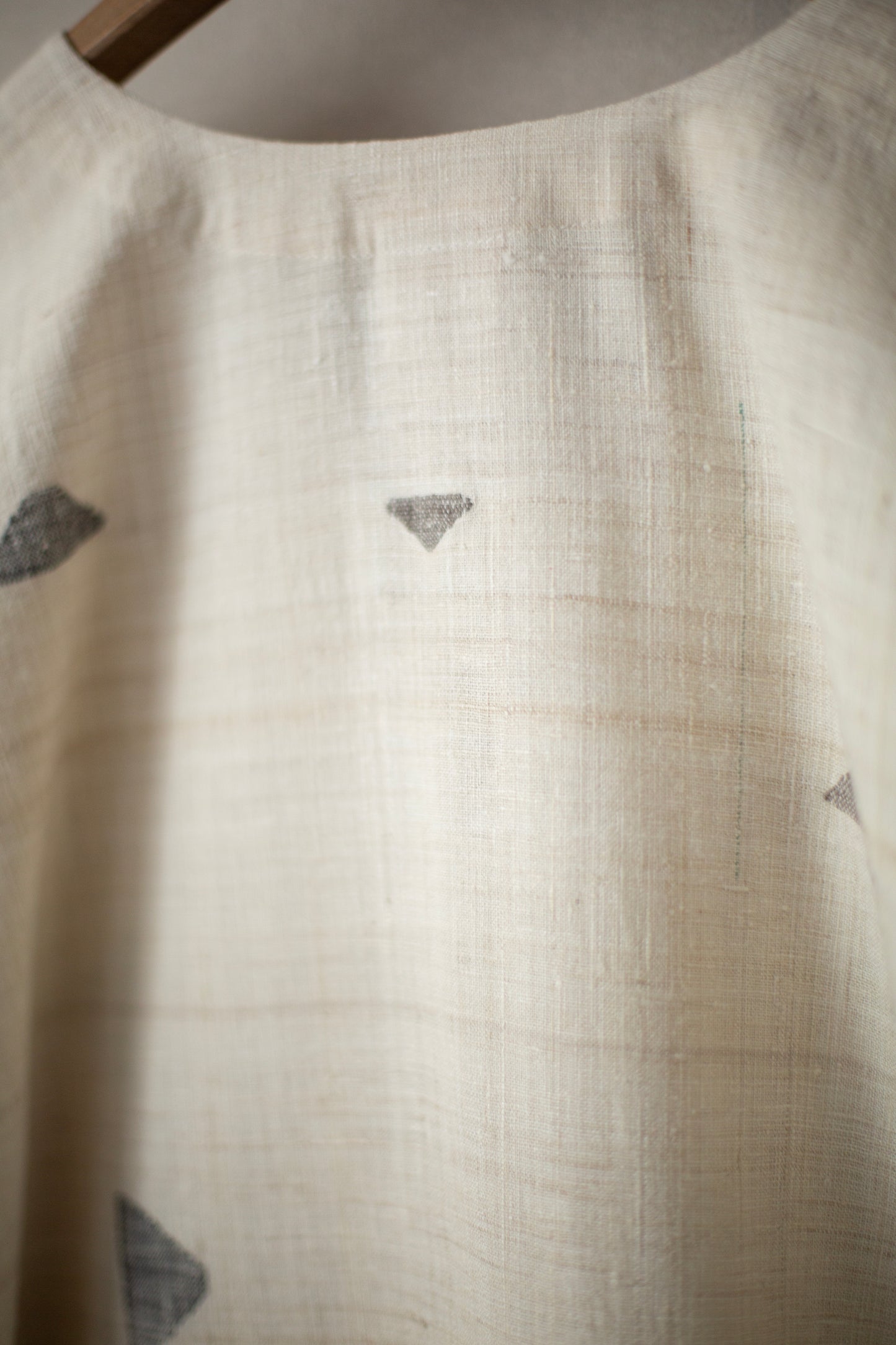 TUNIC#40 - HANDWOVEN GREY PEAKS