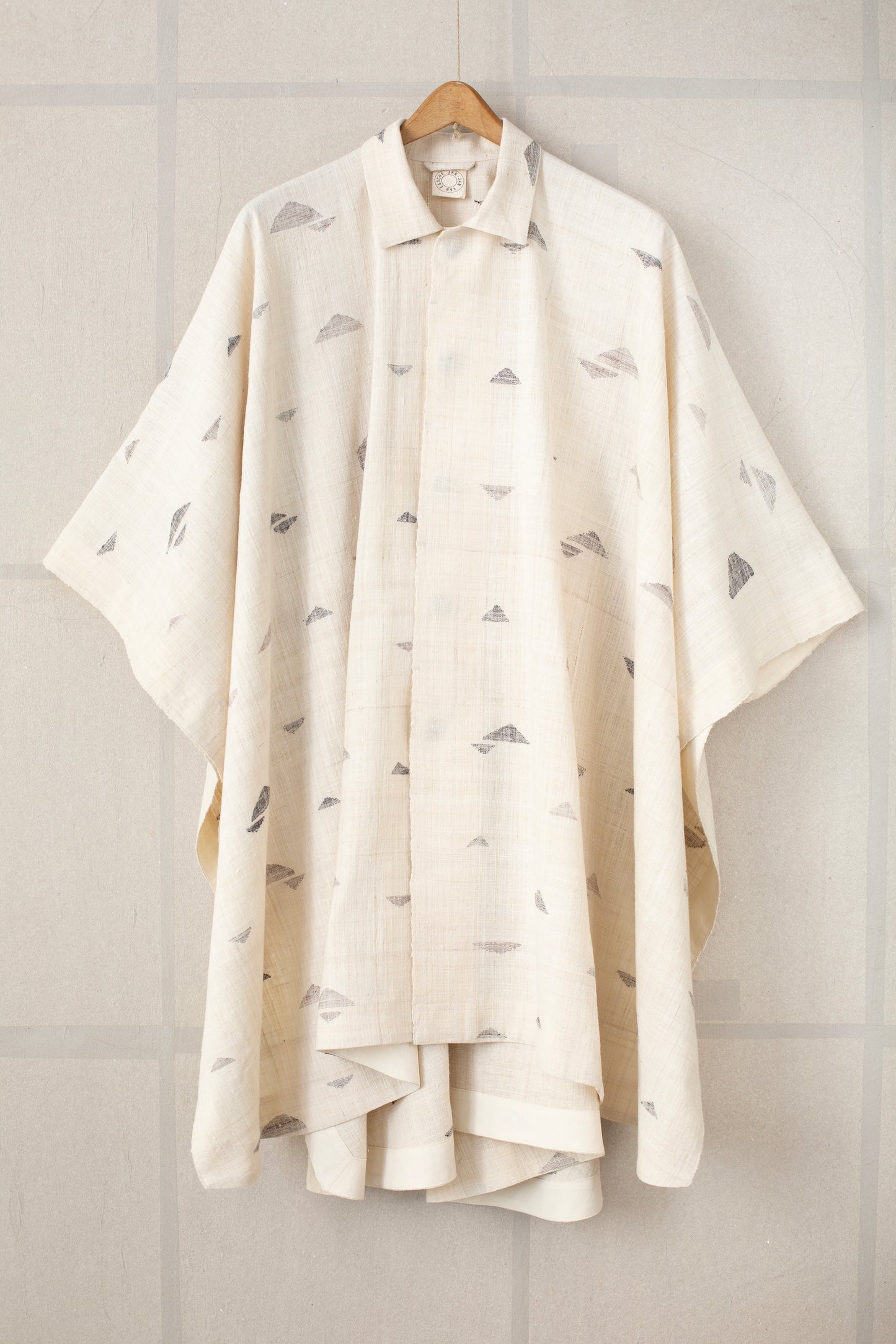 CAPE#4 - HANDWOVEN GREY PEAKS
