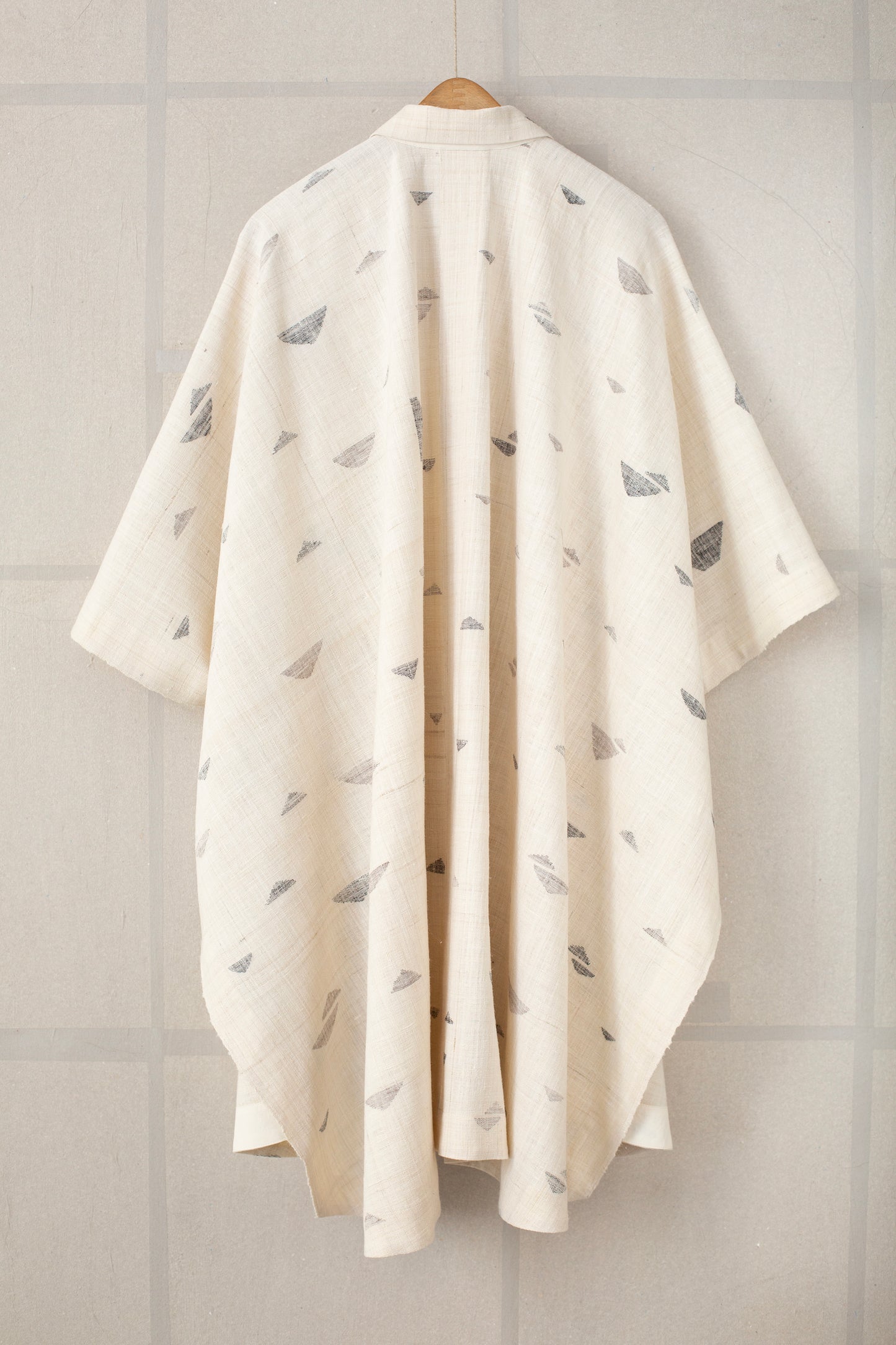 CAPE#4 - HANDWOVEN GREY PEAKS