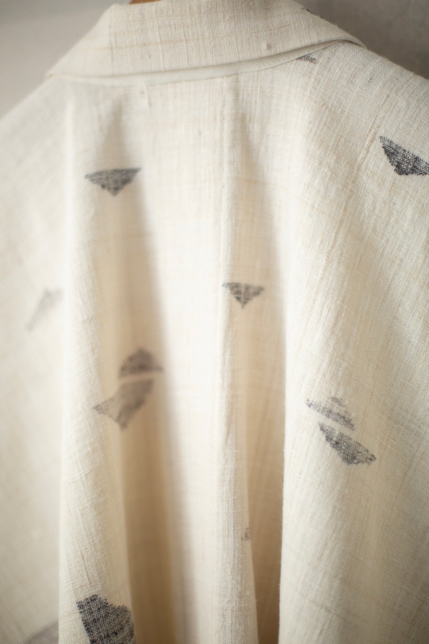 CAPE#4 - HANDWOVEN GREY PEAKS