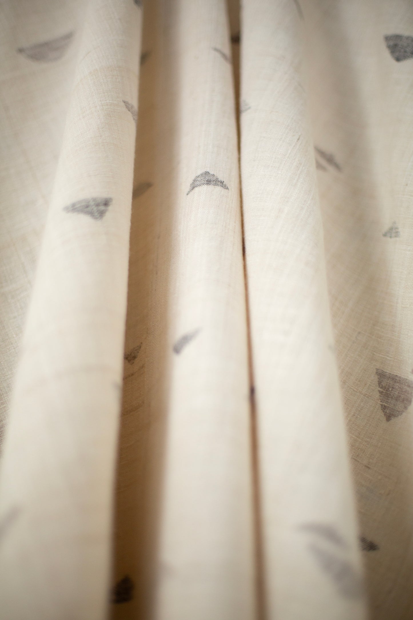 CAPE#4 - HANDWOVEN GREY PEAKS