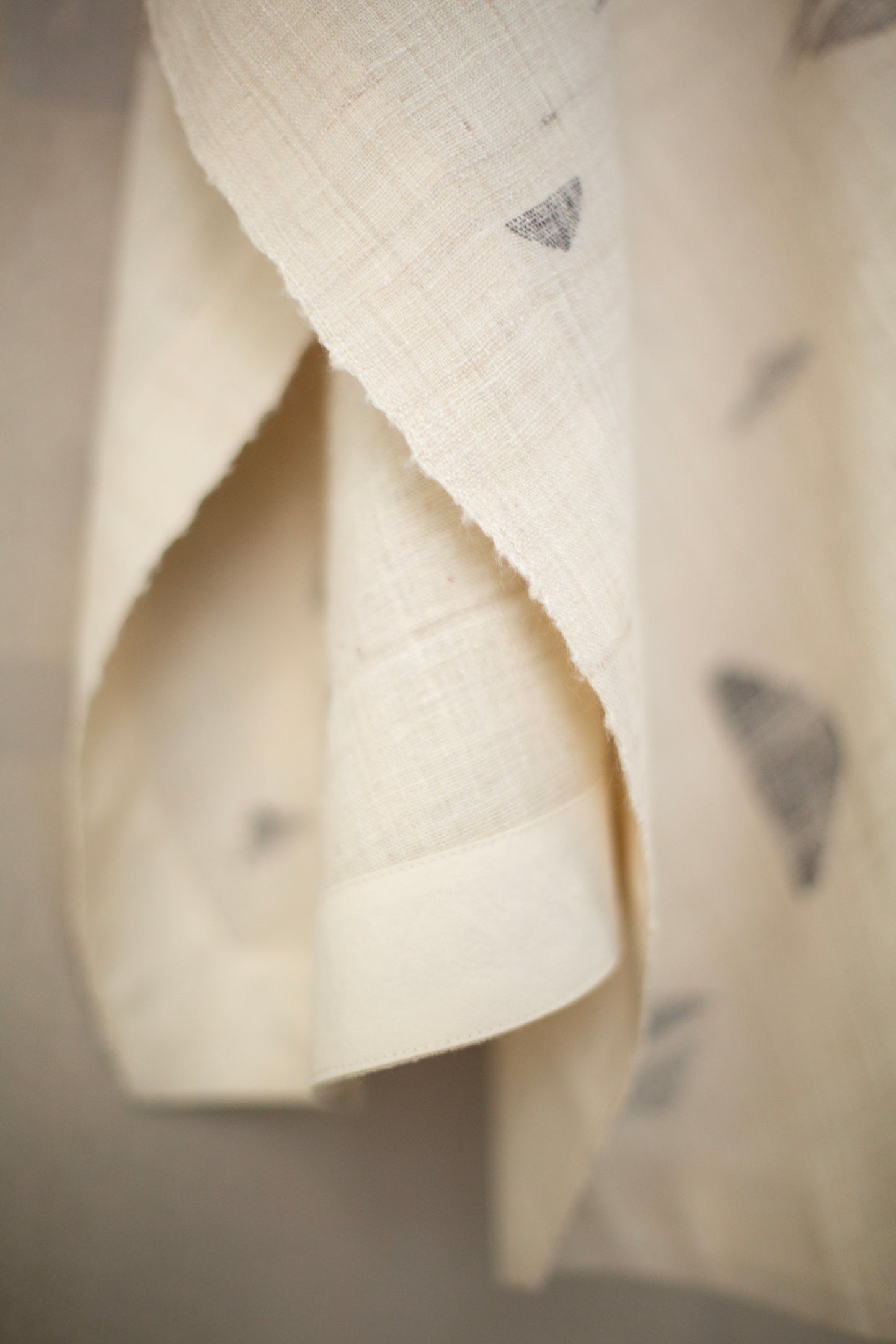 CAPE#4 - HANDWOVEN GREY PEAKS