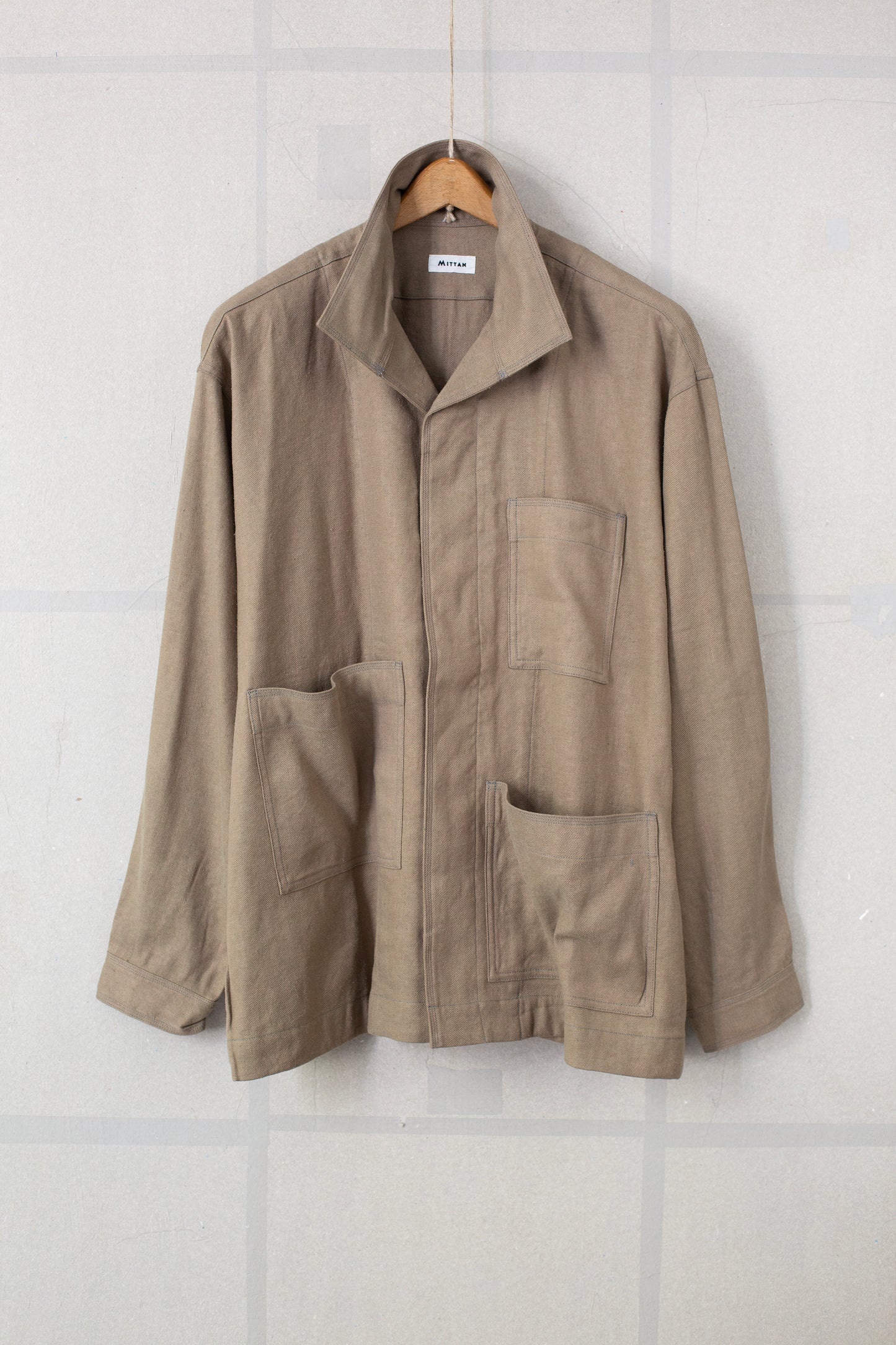 "Toolbox" shirt jacket in taupe twill silk-linen