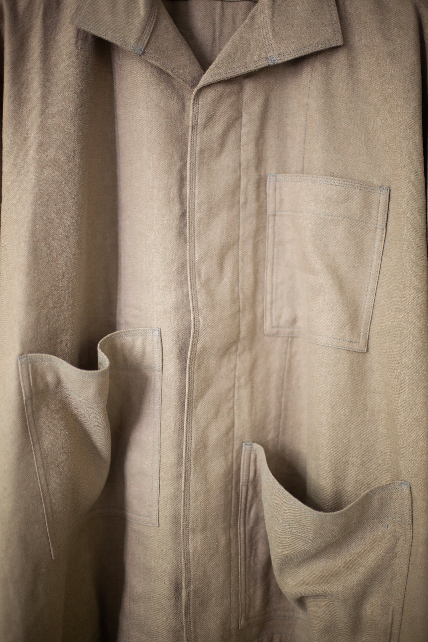 "Toolbox" shirt jacket in taupe twill silk-linen