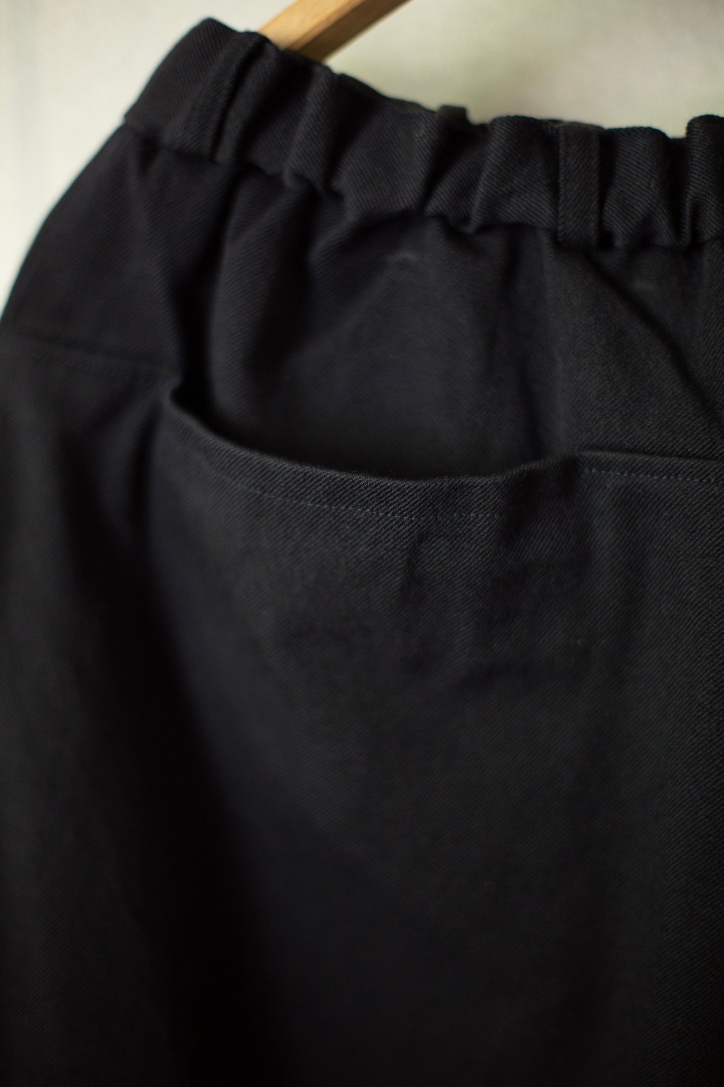 tapered pants in black wool-cotton twill