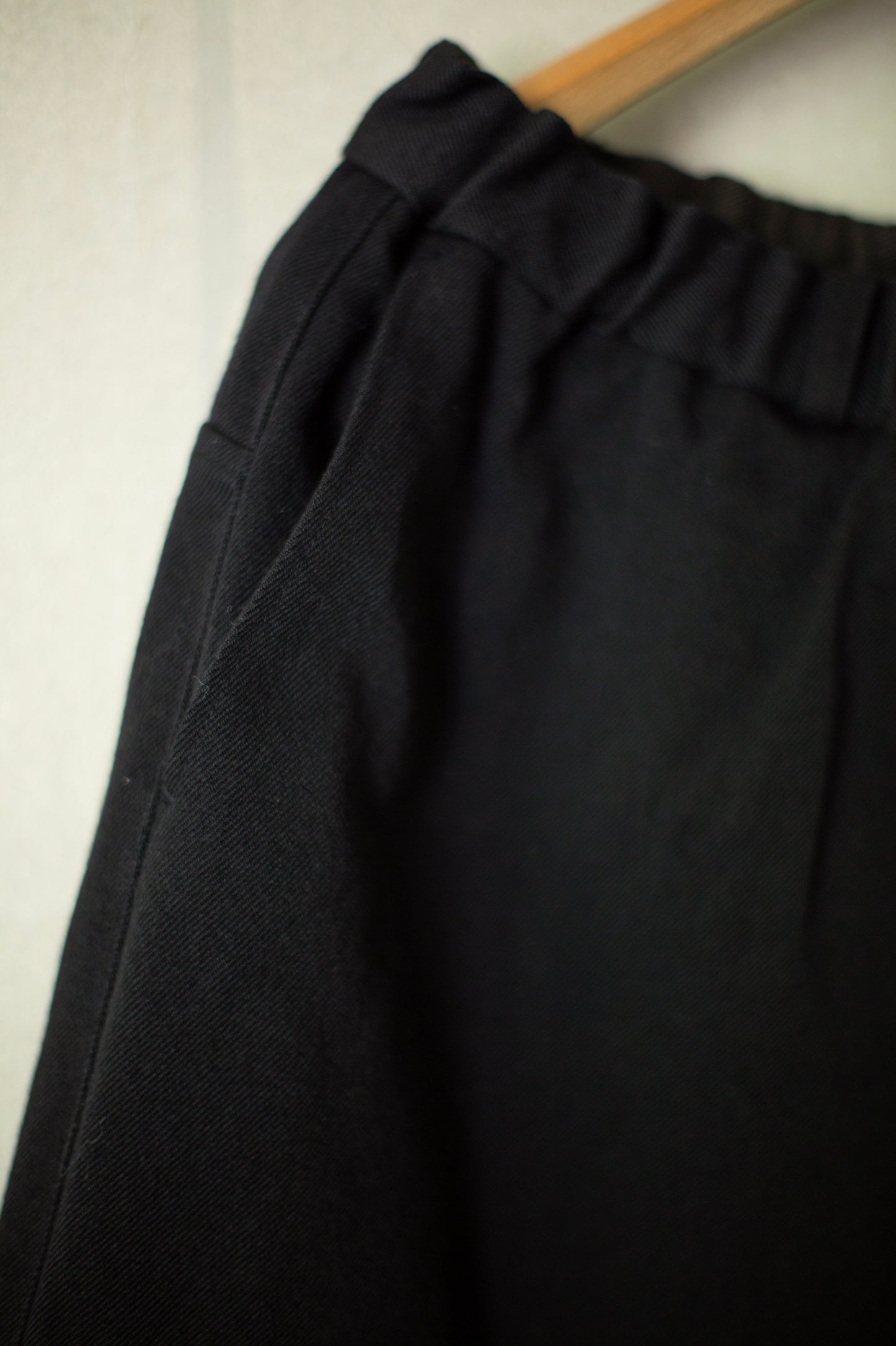 tapered pants in black wool-cotton twill