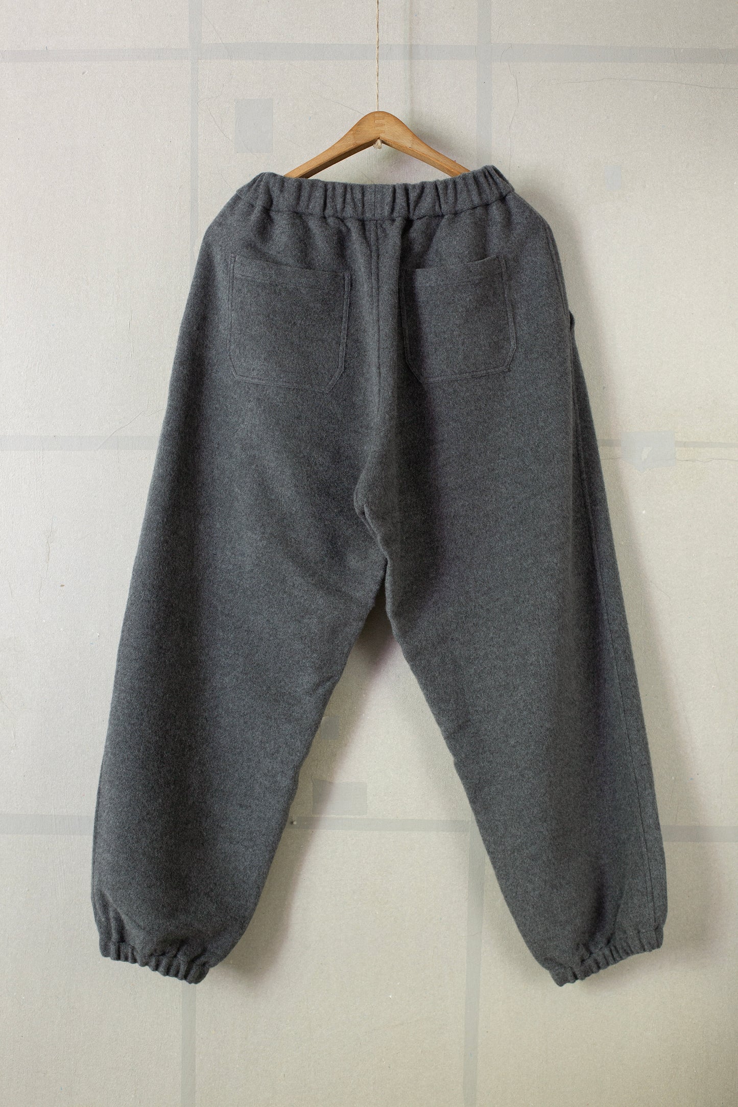 JOGGING pants in brushed ash wool silk camel