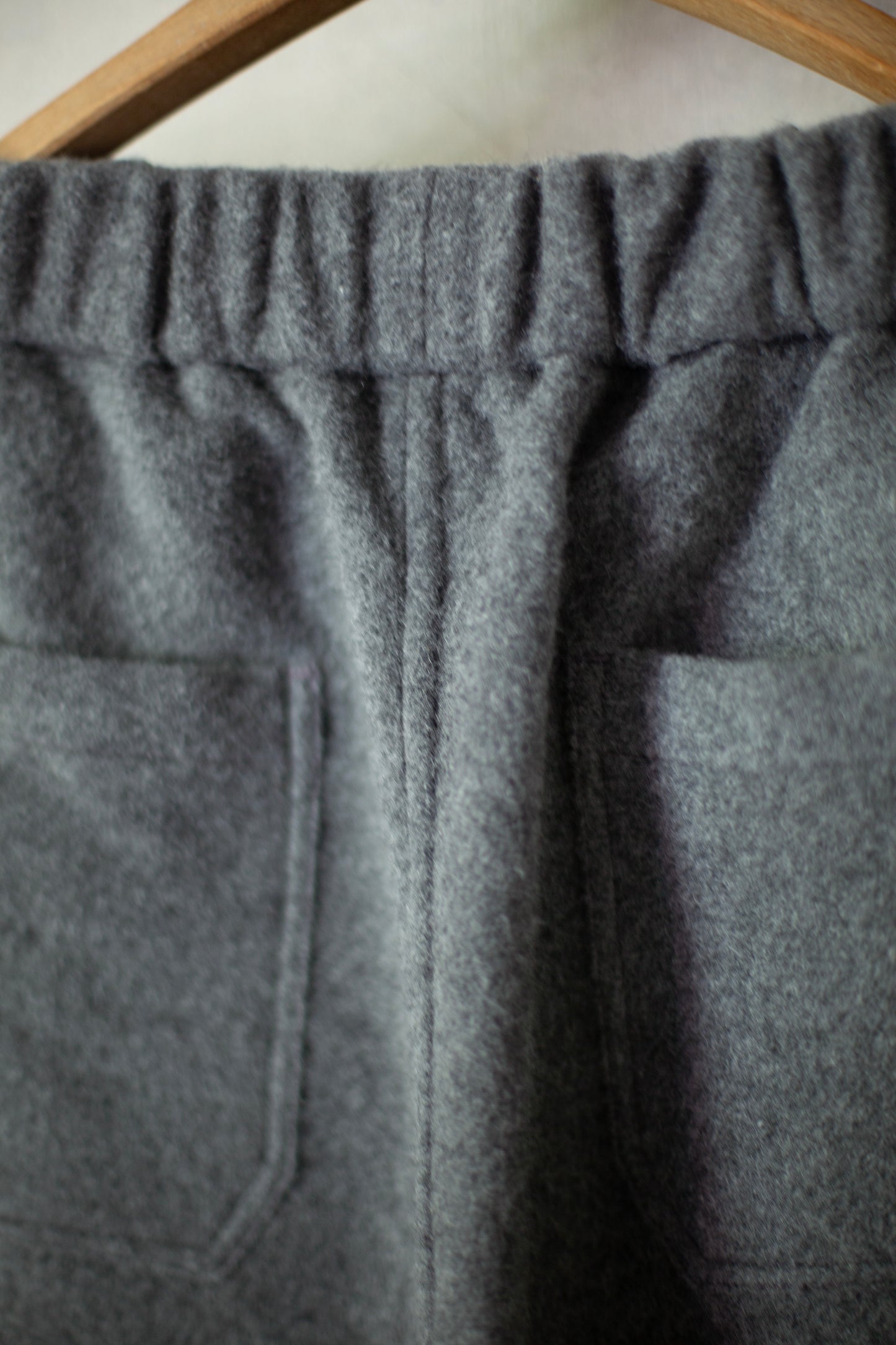 JOGGING pants in brushed ash wool silk camel