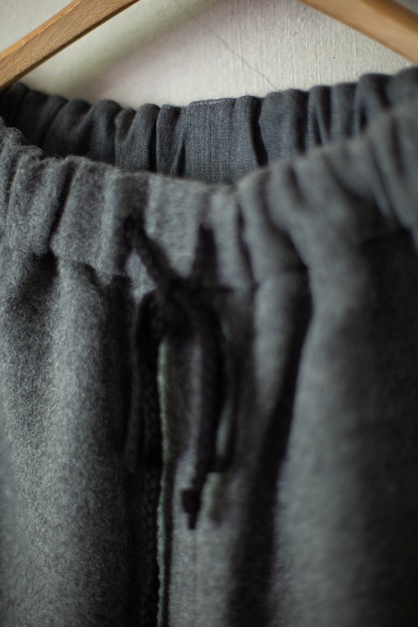 JOGGING pants in brushed ash wool silk camel