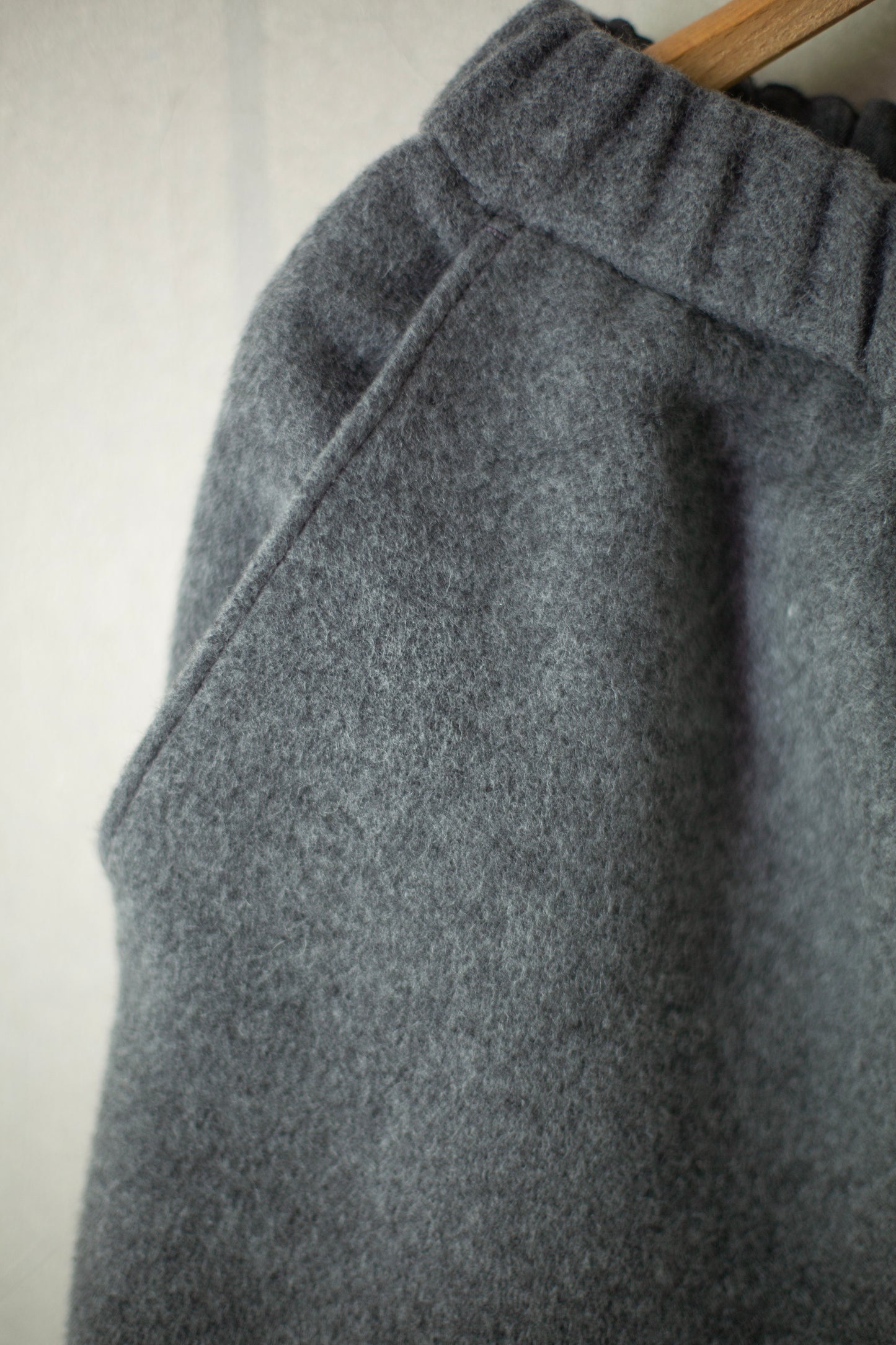 JOGGING pants in brushed ash wool silk camel