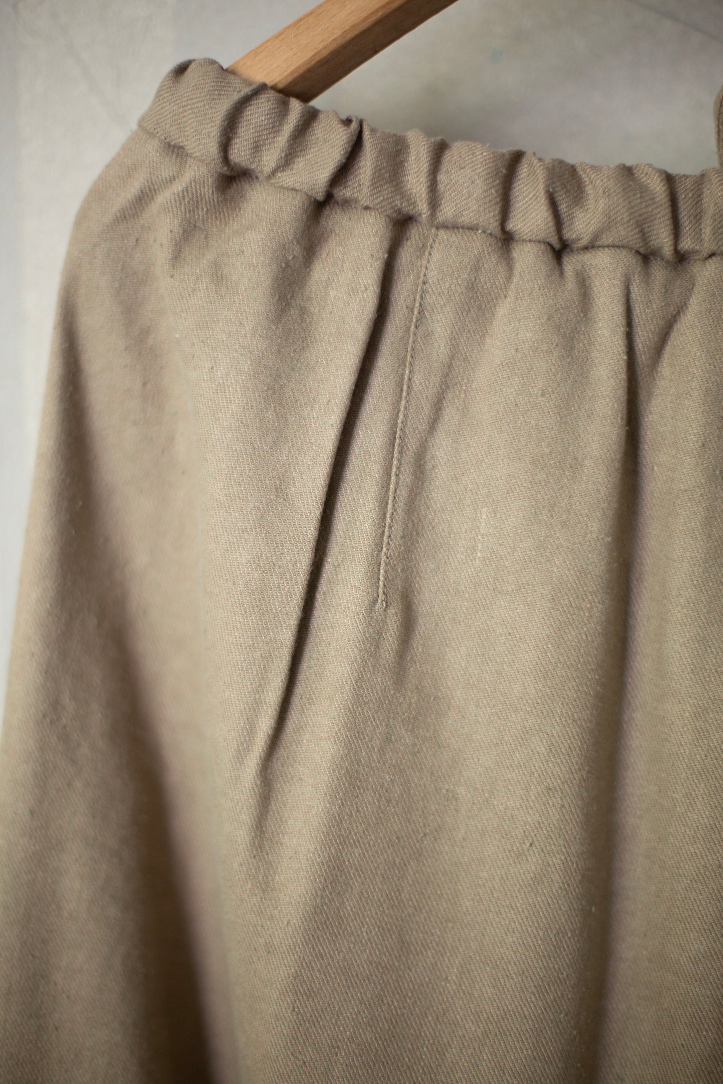 Straight pants in taupe silk linen twill