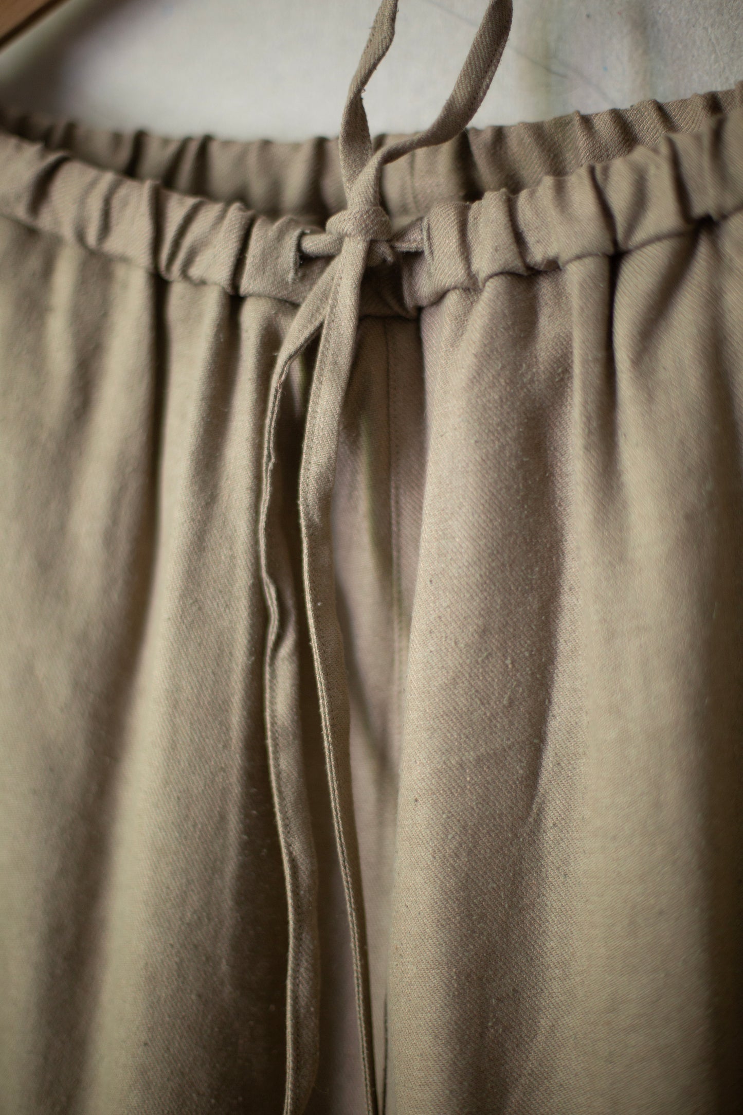 Straight pants in taupe silk linen twill