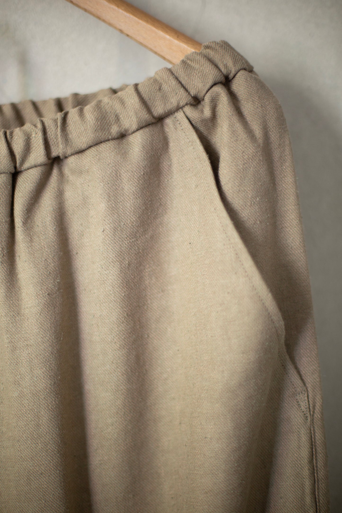 Straight pants in taupe silk linen twill