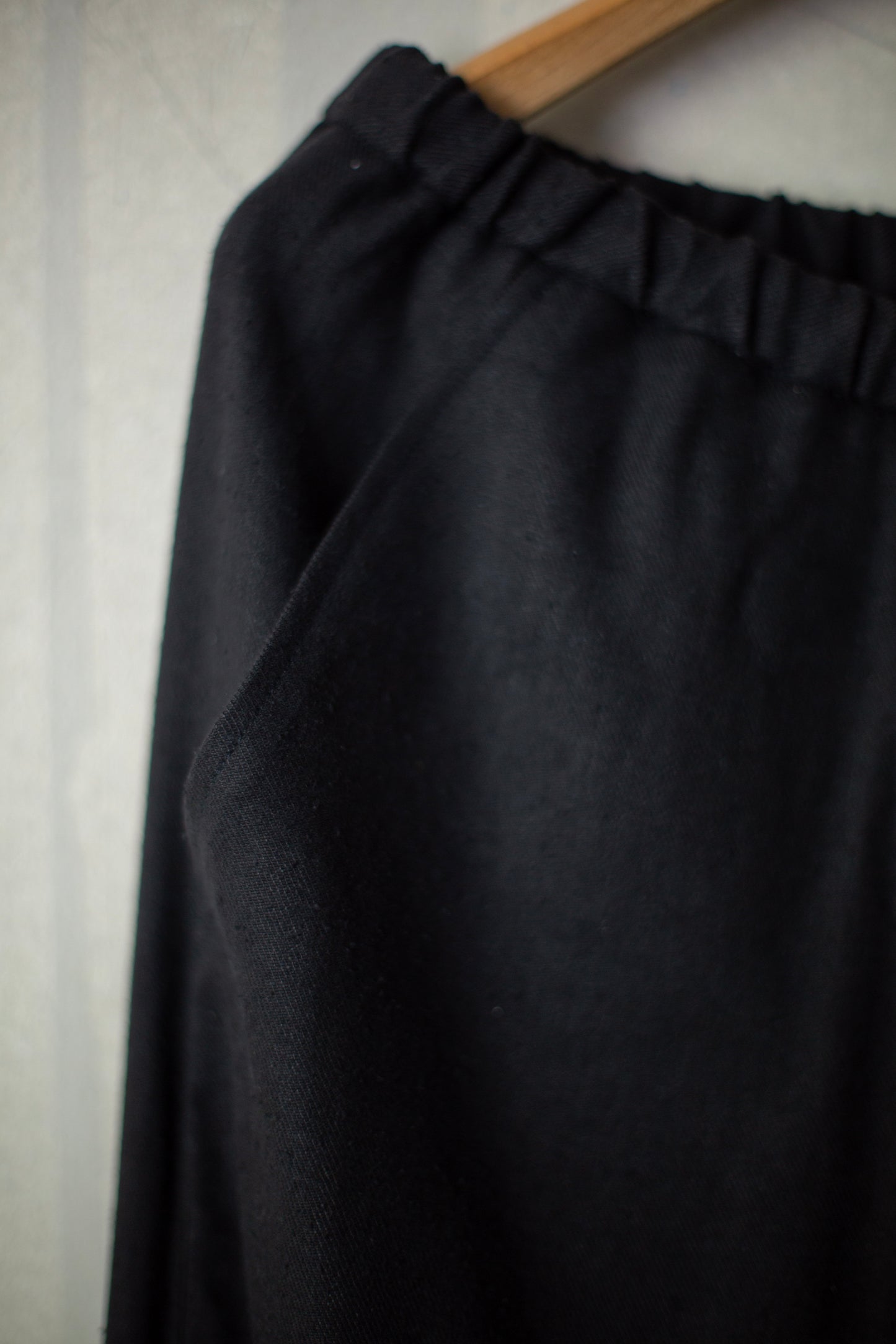 Straight pants in black silk linen twill