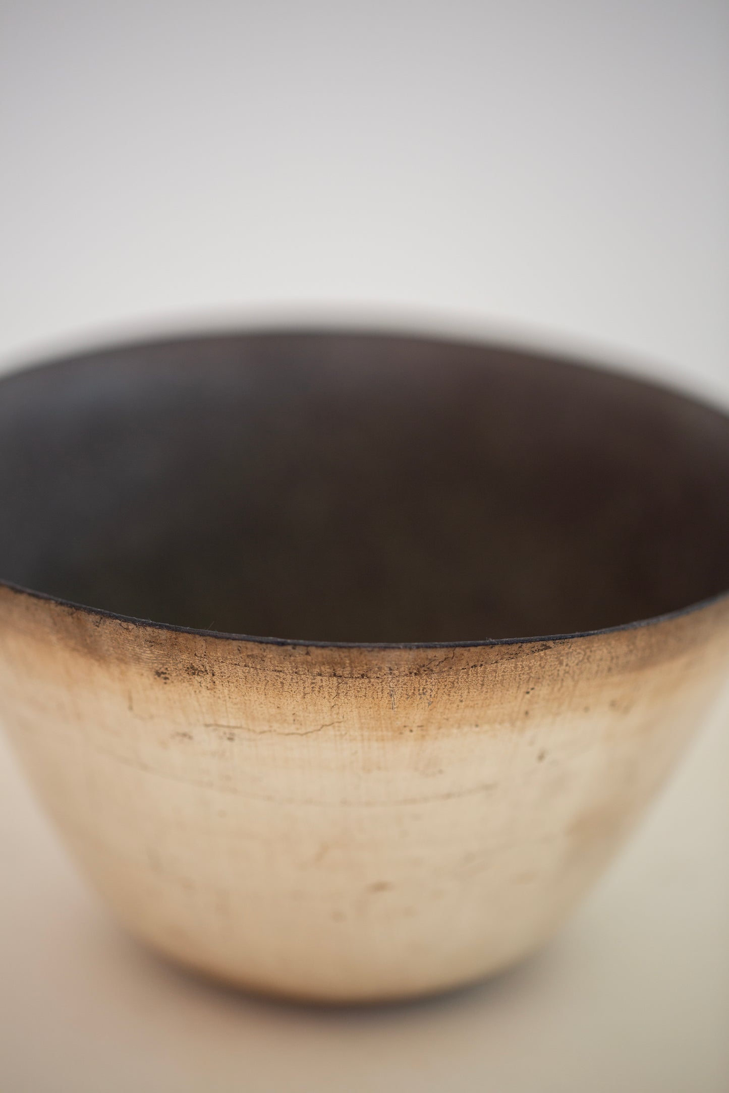 Ceramic bowl Ciprian Toçu with silverleaf coating