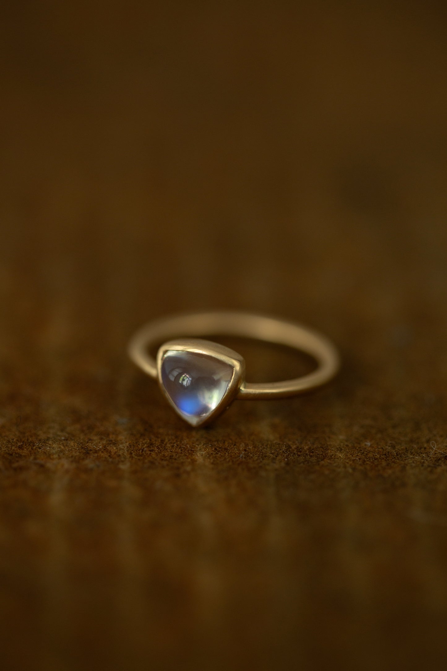 rainbow moonstone ring (1.5mm)