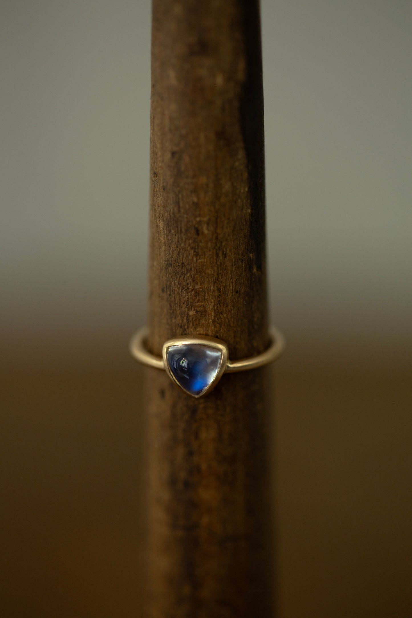 rainbow moonstone ring (1.5mm)