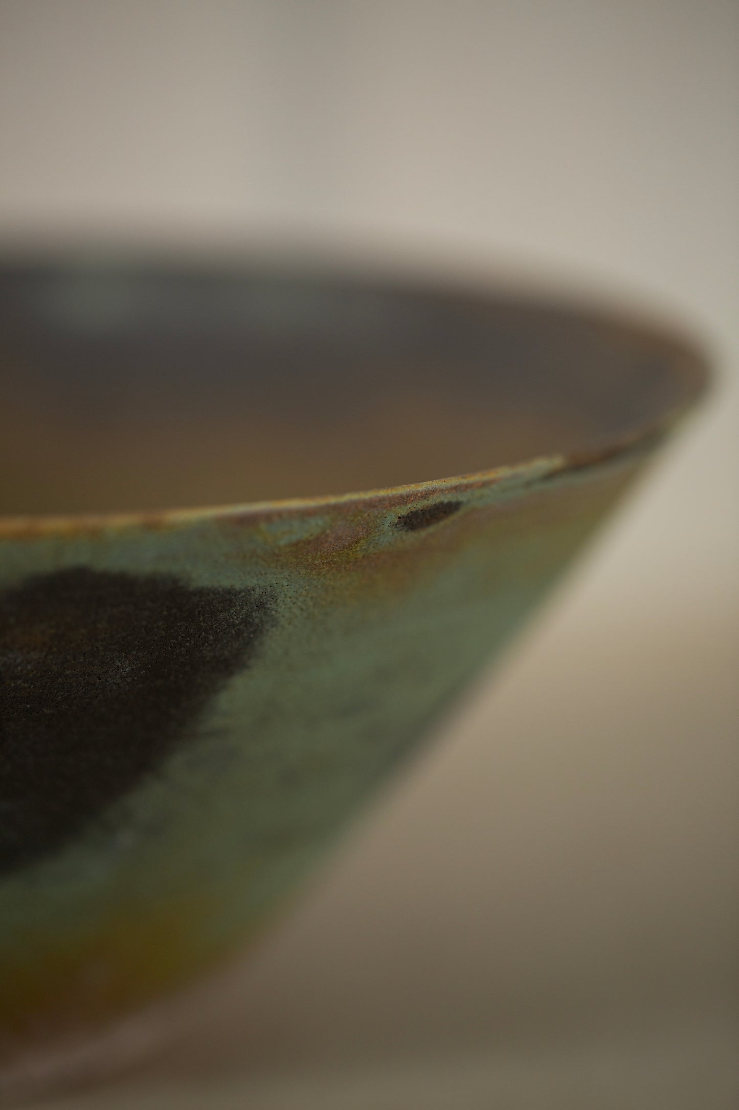 Ceramic bowl by Ciprian Tocu