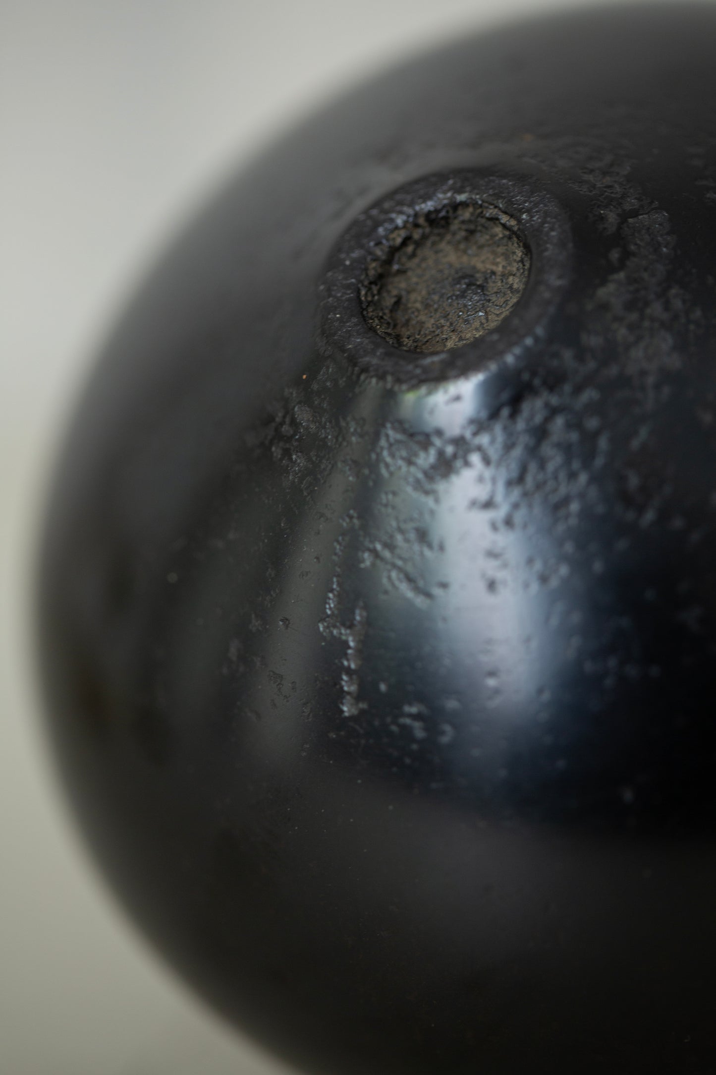 Ceramic vase by Kenta Anzai