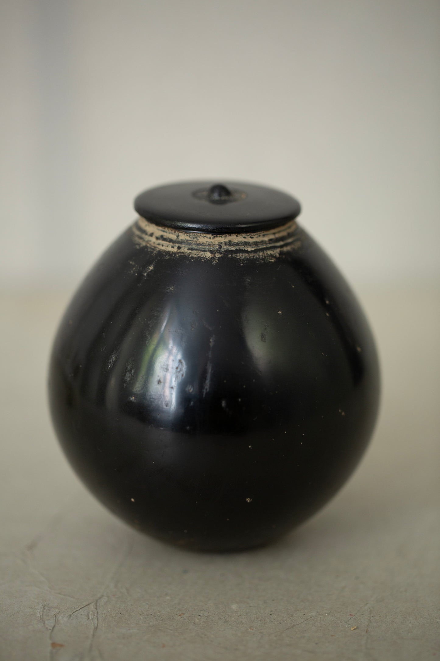 Large ceramic container by Kenta Anzai