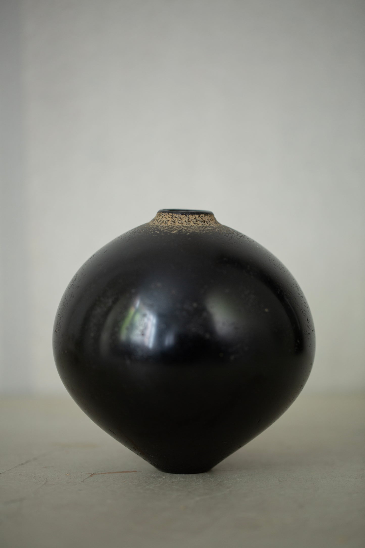 Ceramic vase by Kenta Anzai