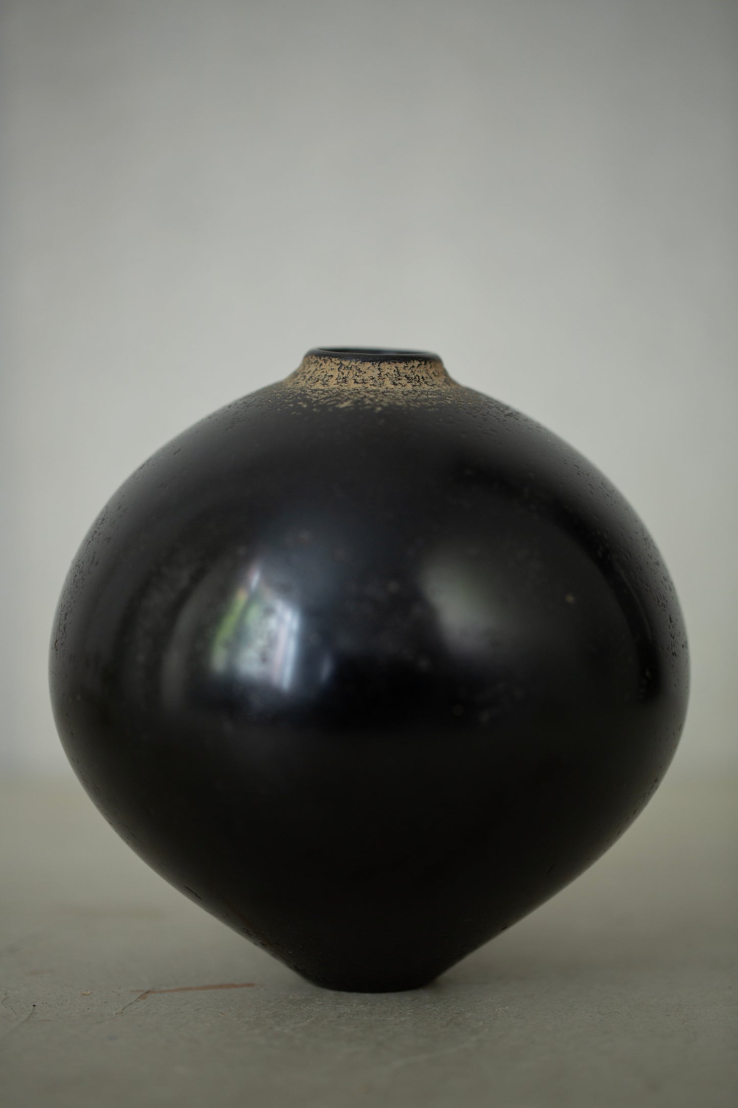 Ceramic vase by Kenta Anzai