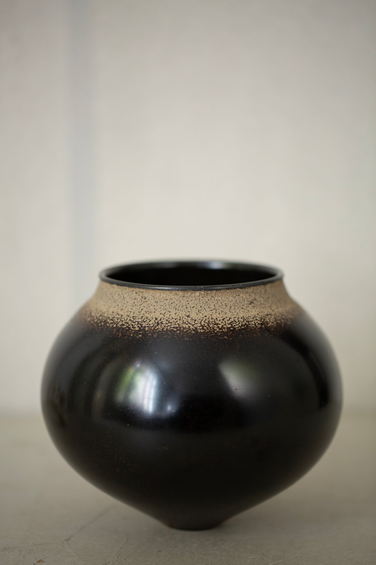 Ceramic vase by Kenta Anzai