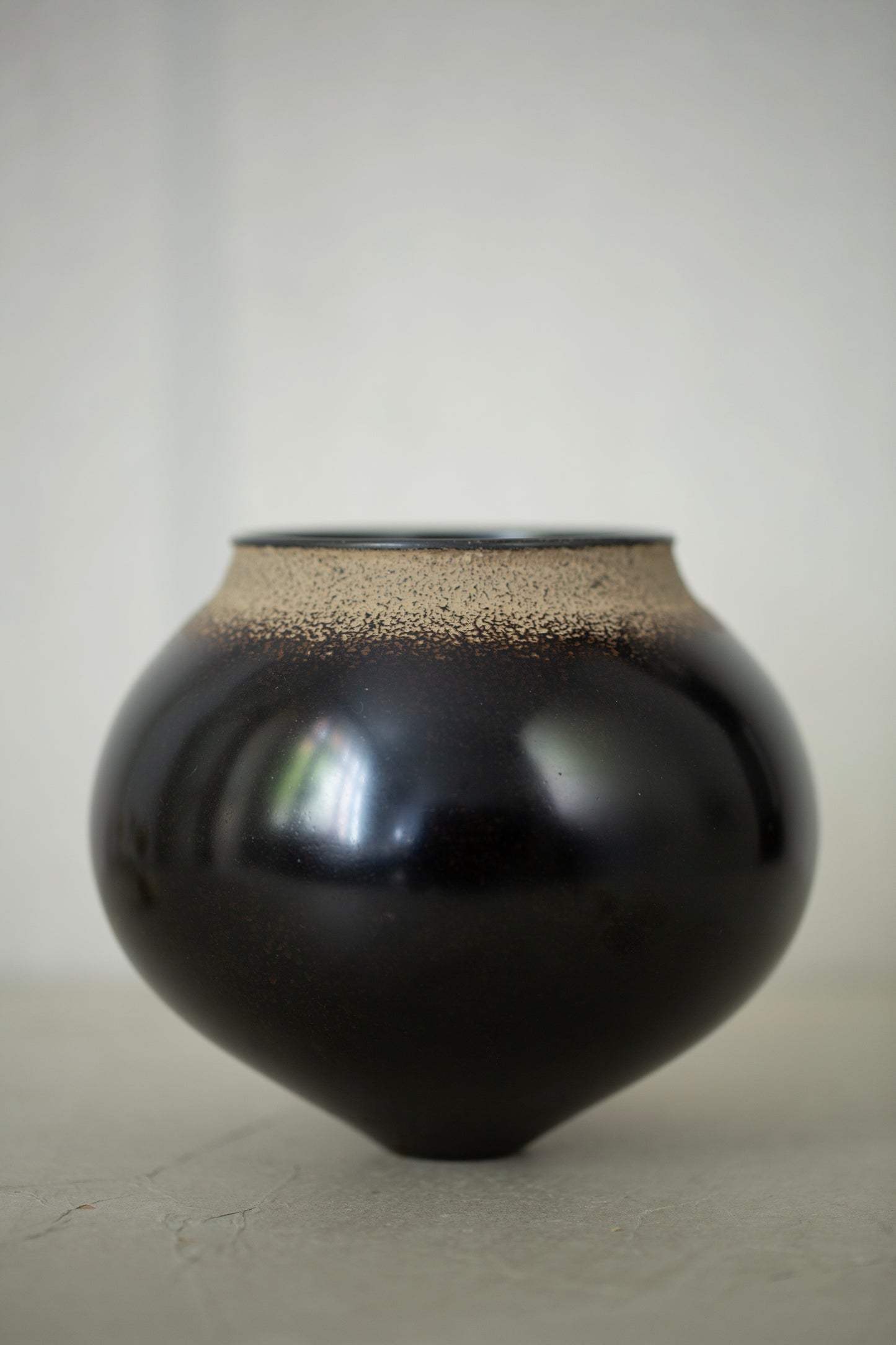 Ceramic vase by Kenta Anzai