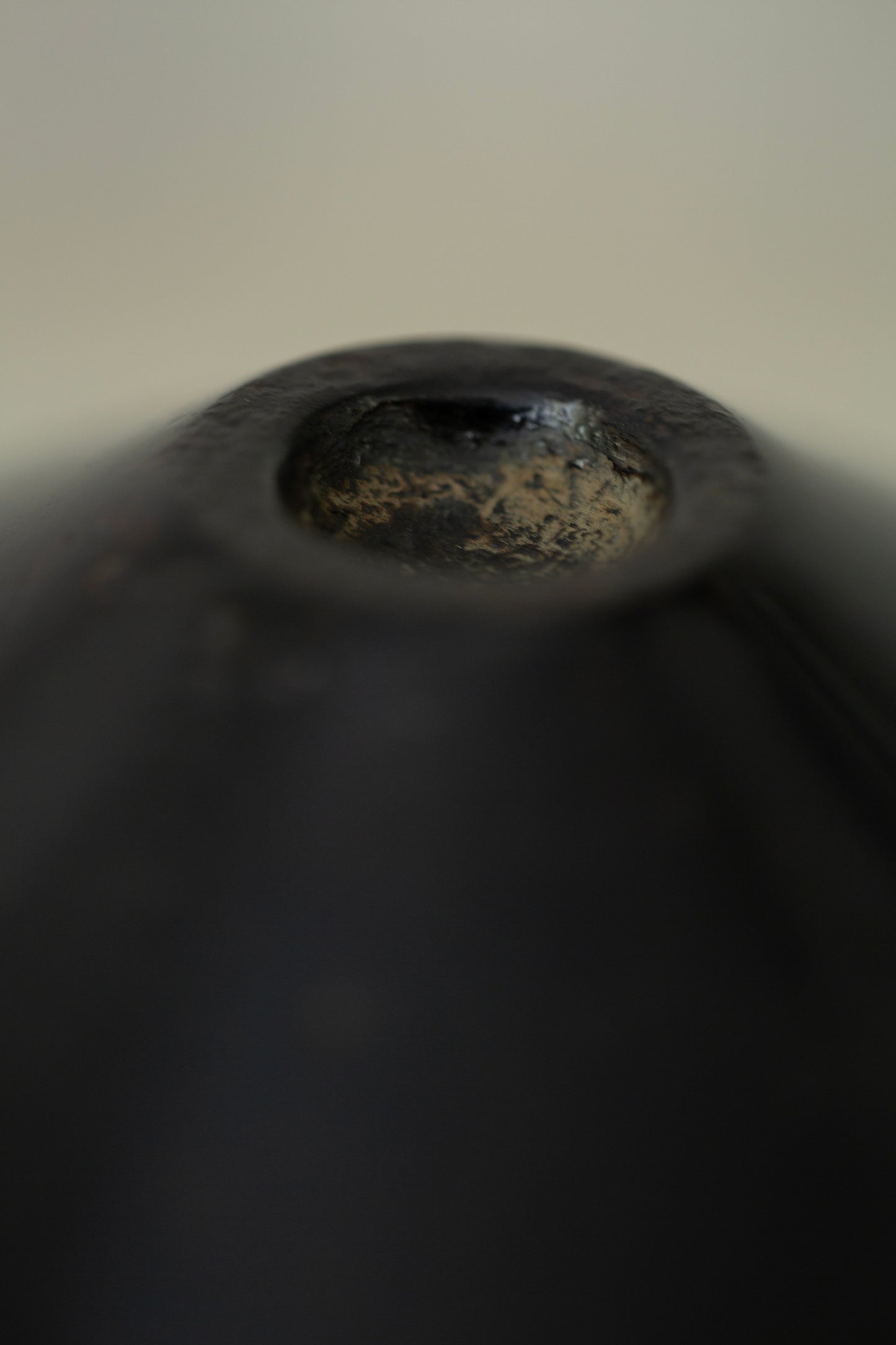Ceramic vase by Kenta Anzai