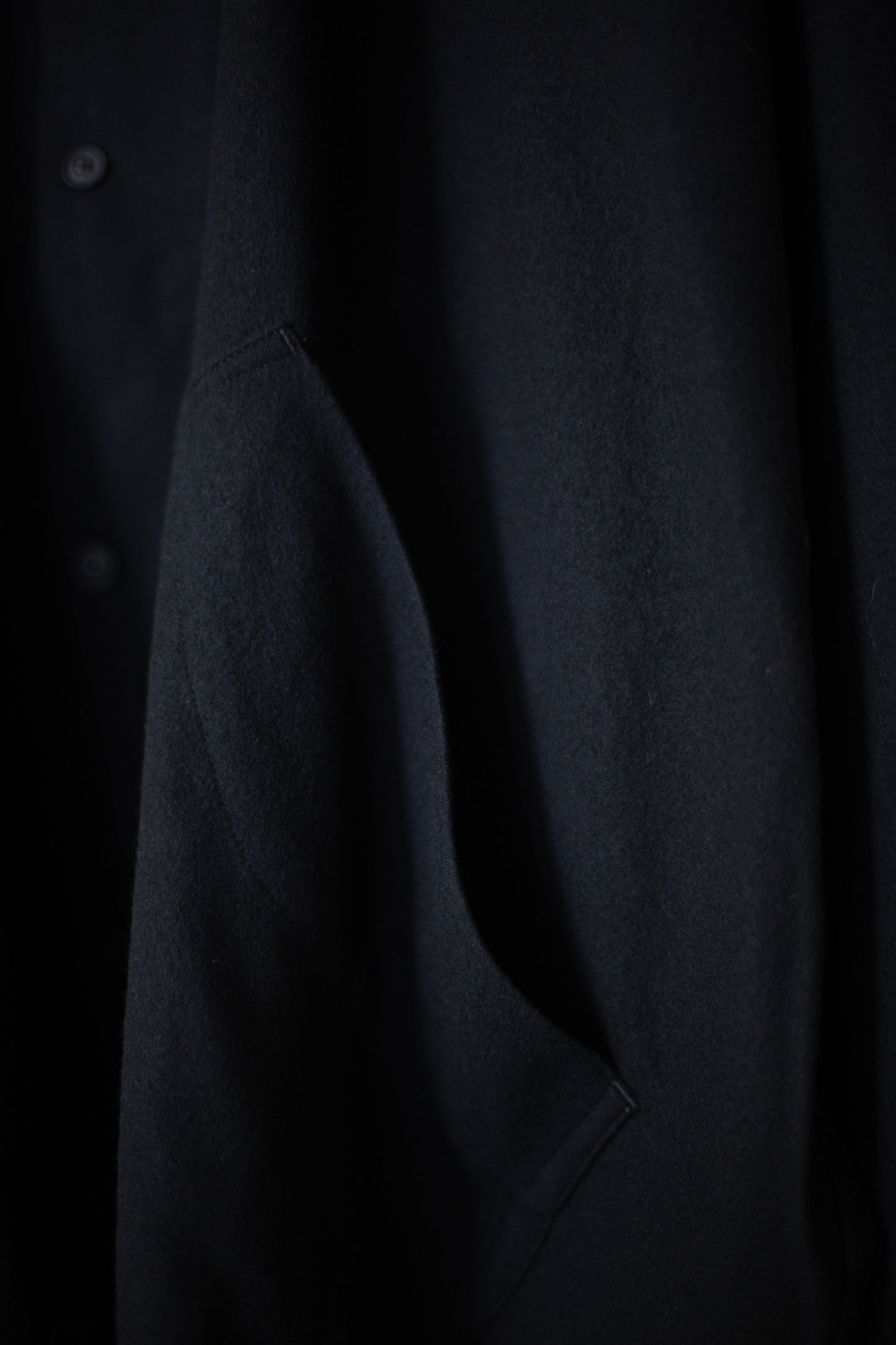 black brushed soft wool cloth balloon shirt