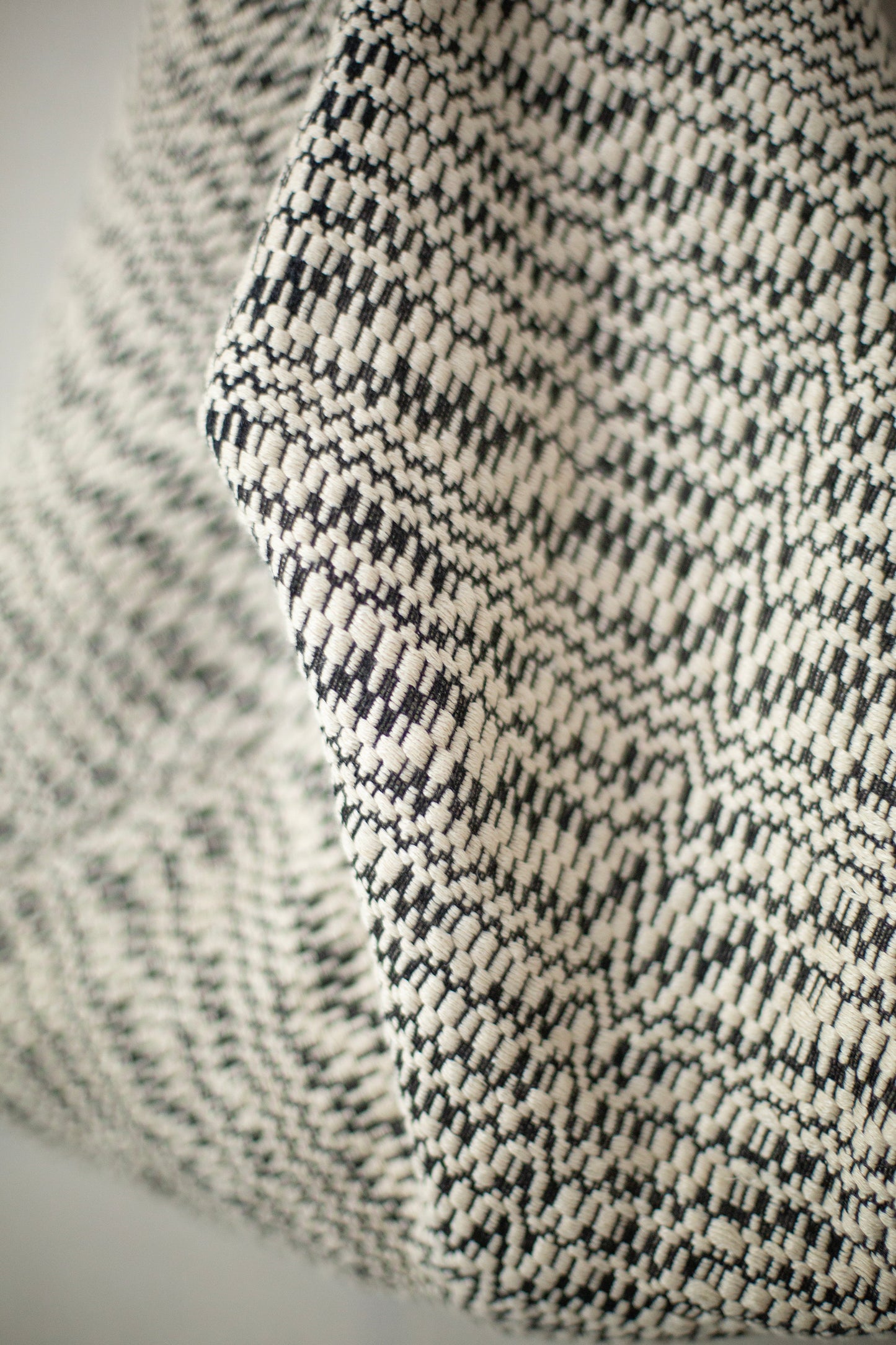 BAG#36 - BROKEN WAVES BLACK AND WHITE