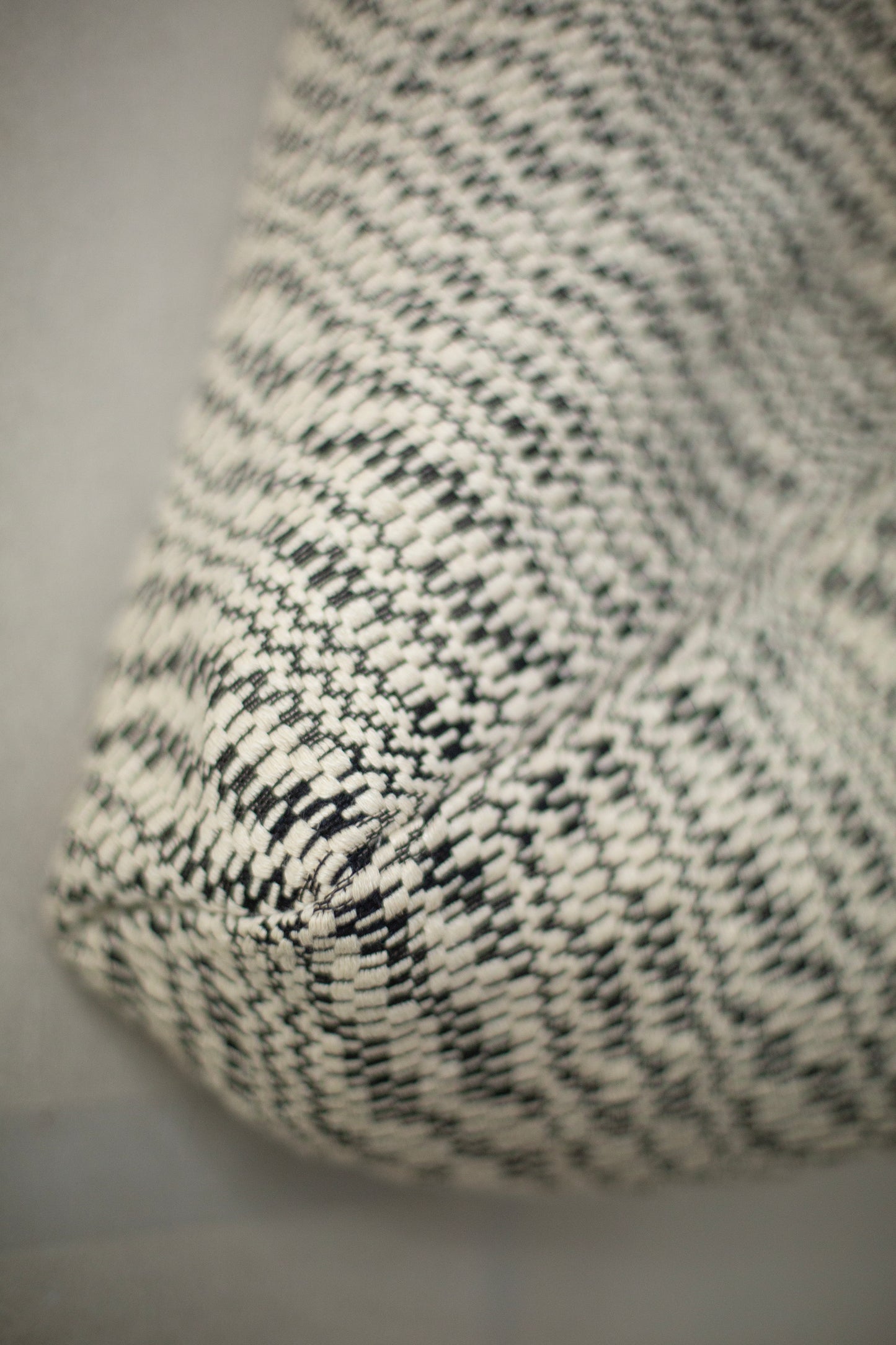 BAG#36 - BROKEN WAVES BLACK AND WHITE