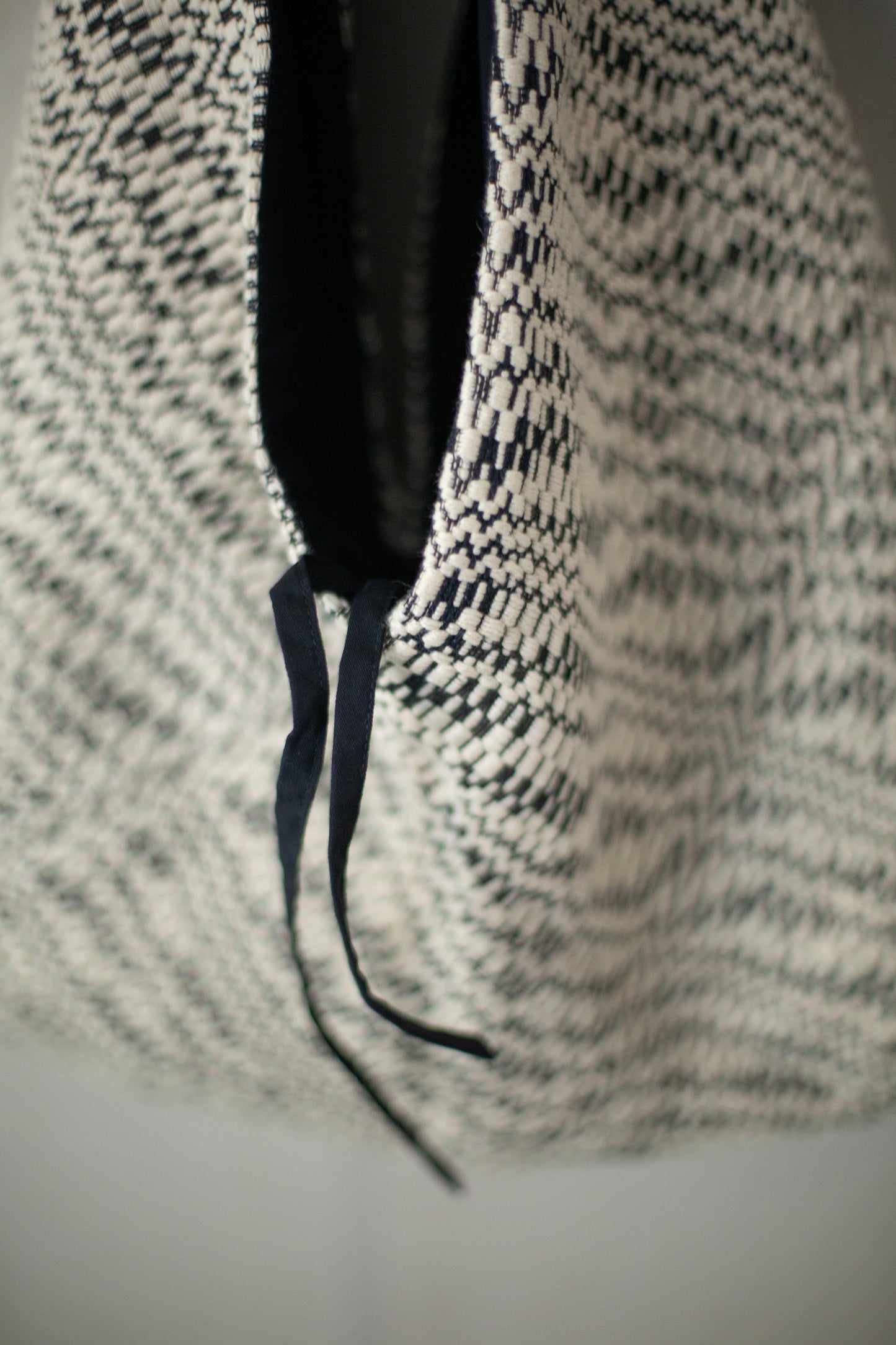 BAG#36 - BROKEN WAVES BLACK AND WHITE