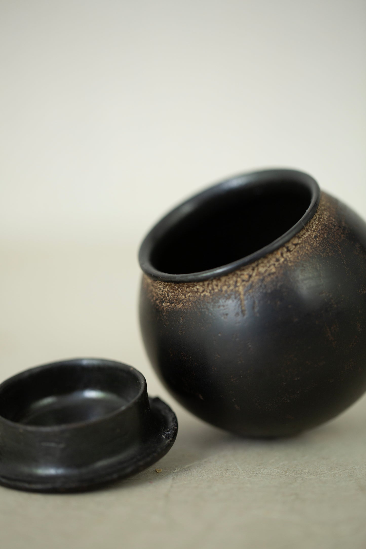 Small Ceramic container by Kenta Anzai