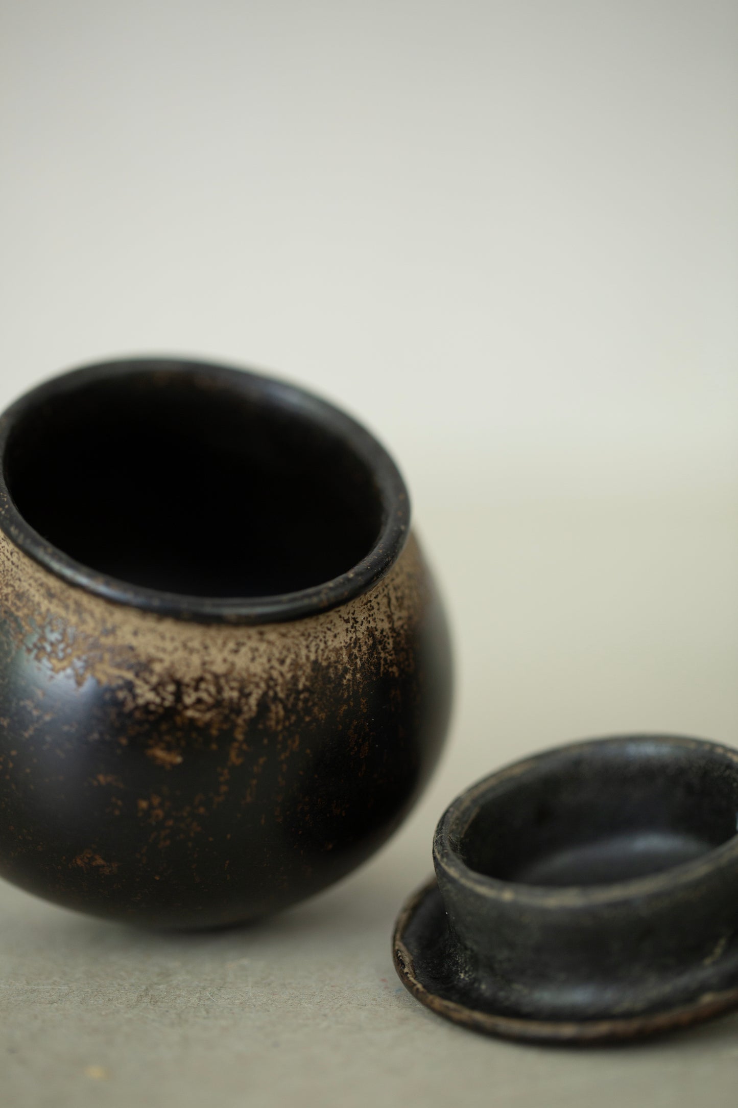 Small Ceramic container by Kenta Anzai