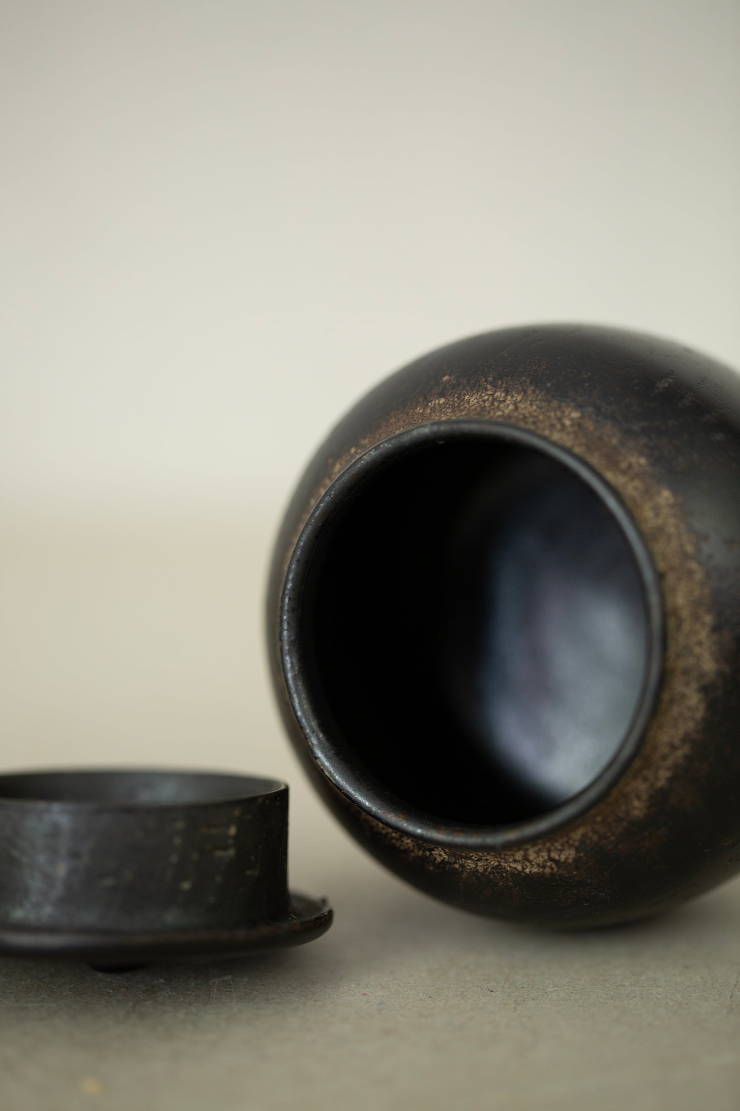 Small Ceramic container by Kenta Anzai