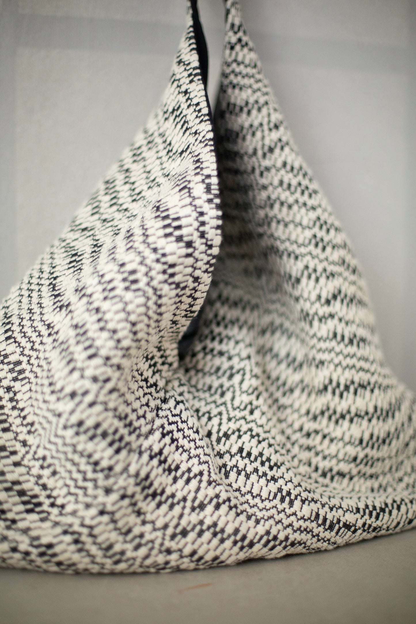 BAG#36 - BROKEN WAVES BLACK AND WHITE