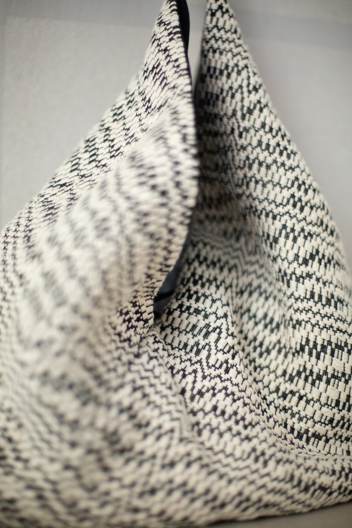 BAG#36 - BROKEN WAVES BLACK AND WHITE
