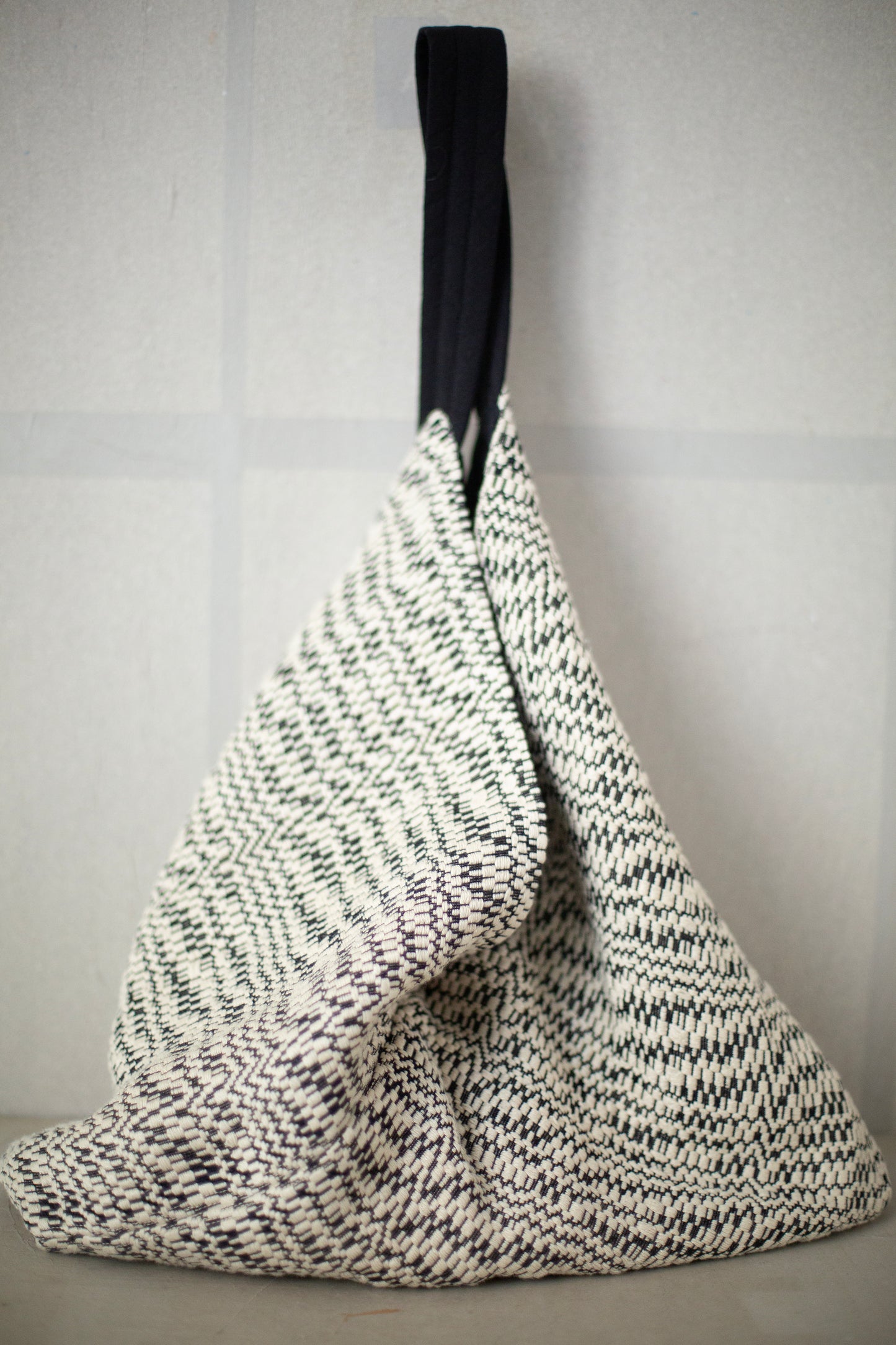 BAG#36 - BROKEN WAVES BLACK AND WHITE