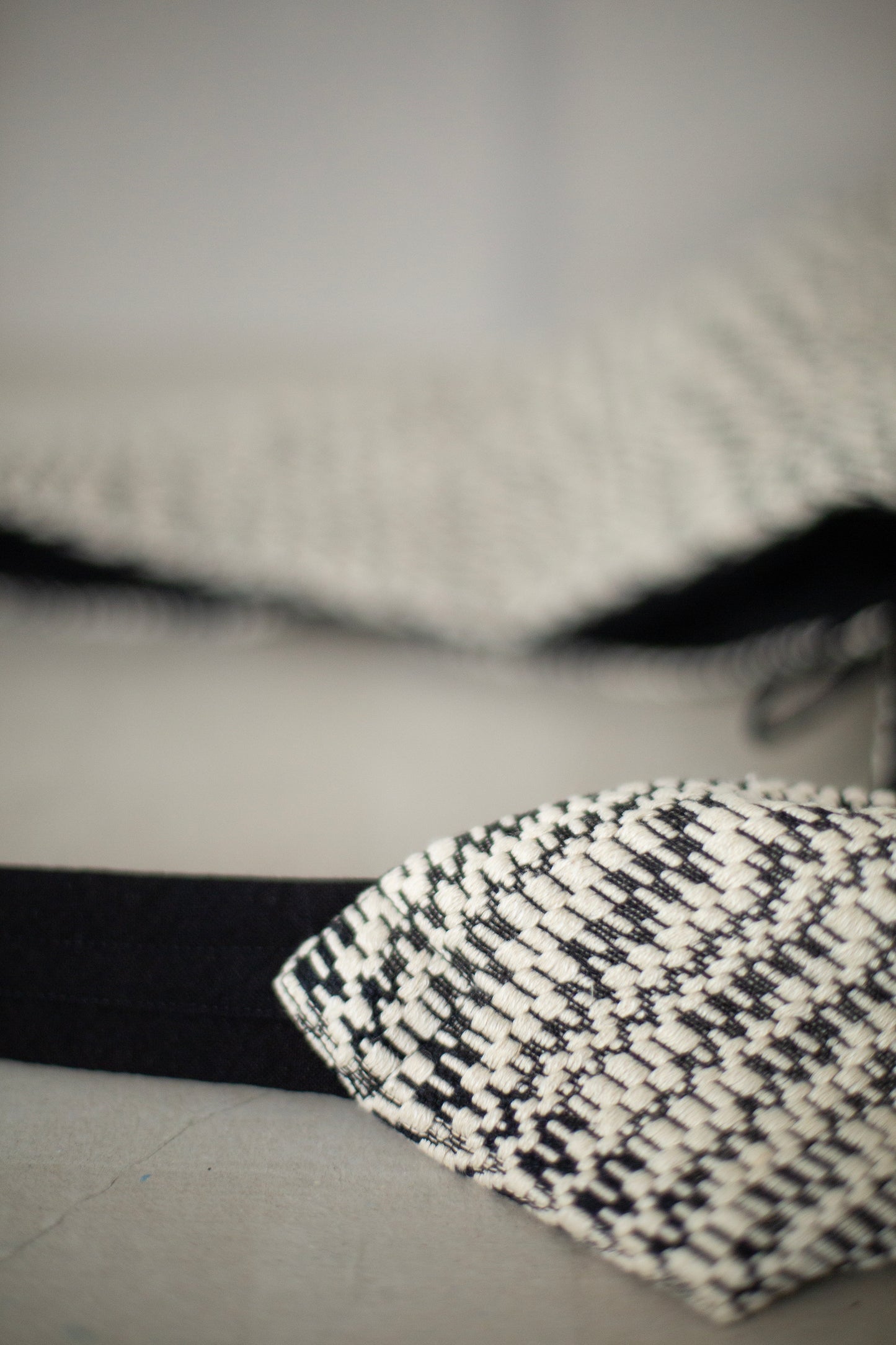 BAG#36 - BROKEN WAVES BLACK AND WHITE