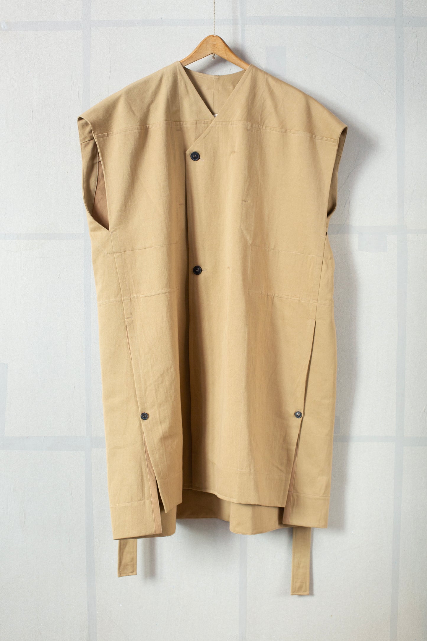 SLEEVELESS COAT#3 - COTTON WASHI TWILL GALLNUT